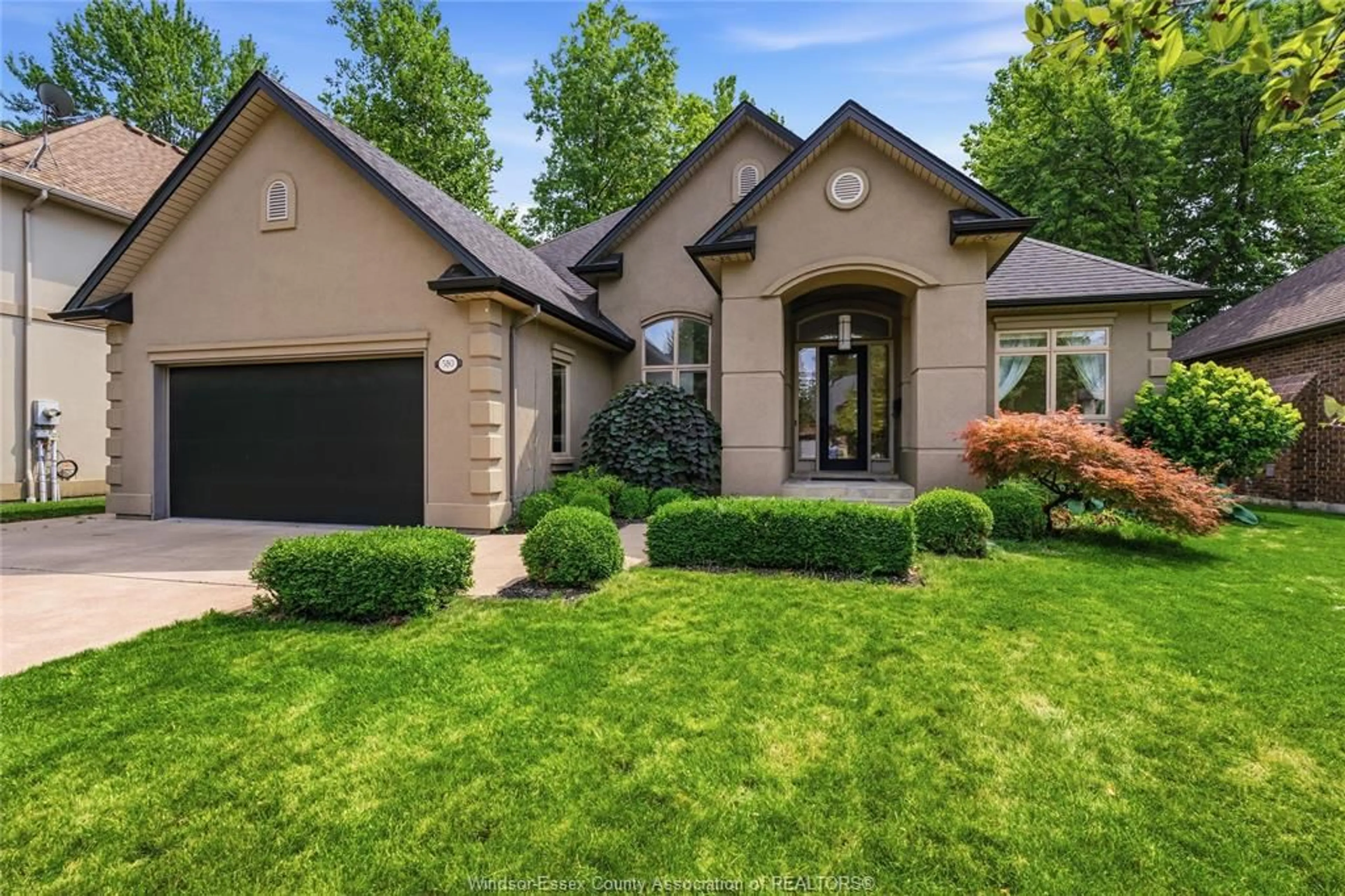 Home with brick exterior material, street for 580 SUPERIOR, LaSalle Ontario N9J 3Z6