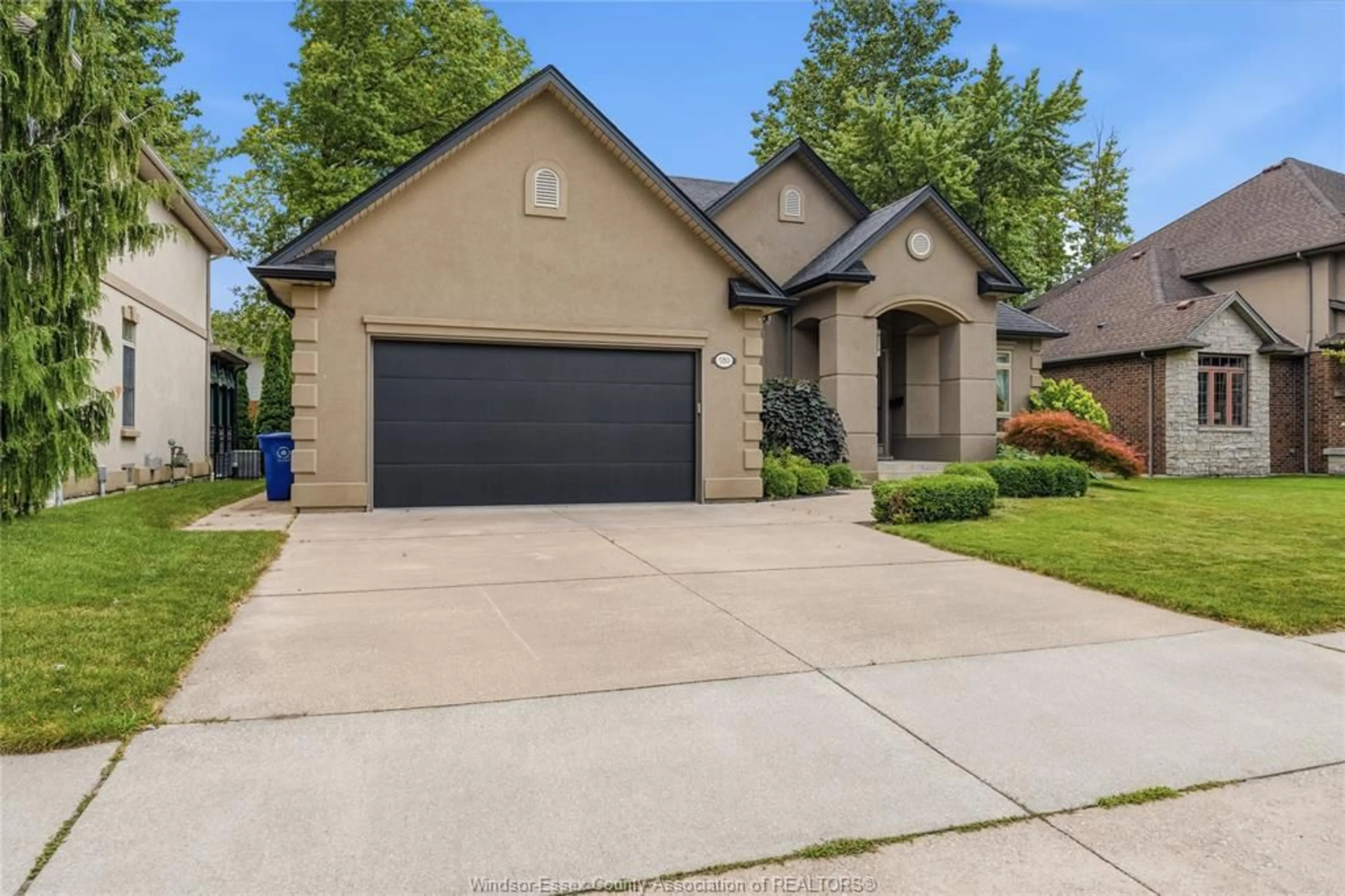 Home with brick exterior material, street for 580 SUPERIOR, LaSalle Ontario N9J 3Z6