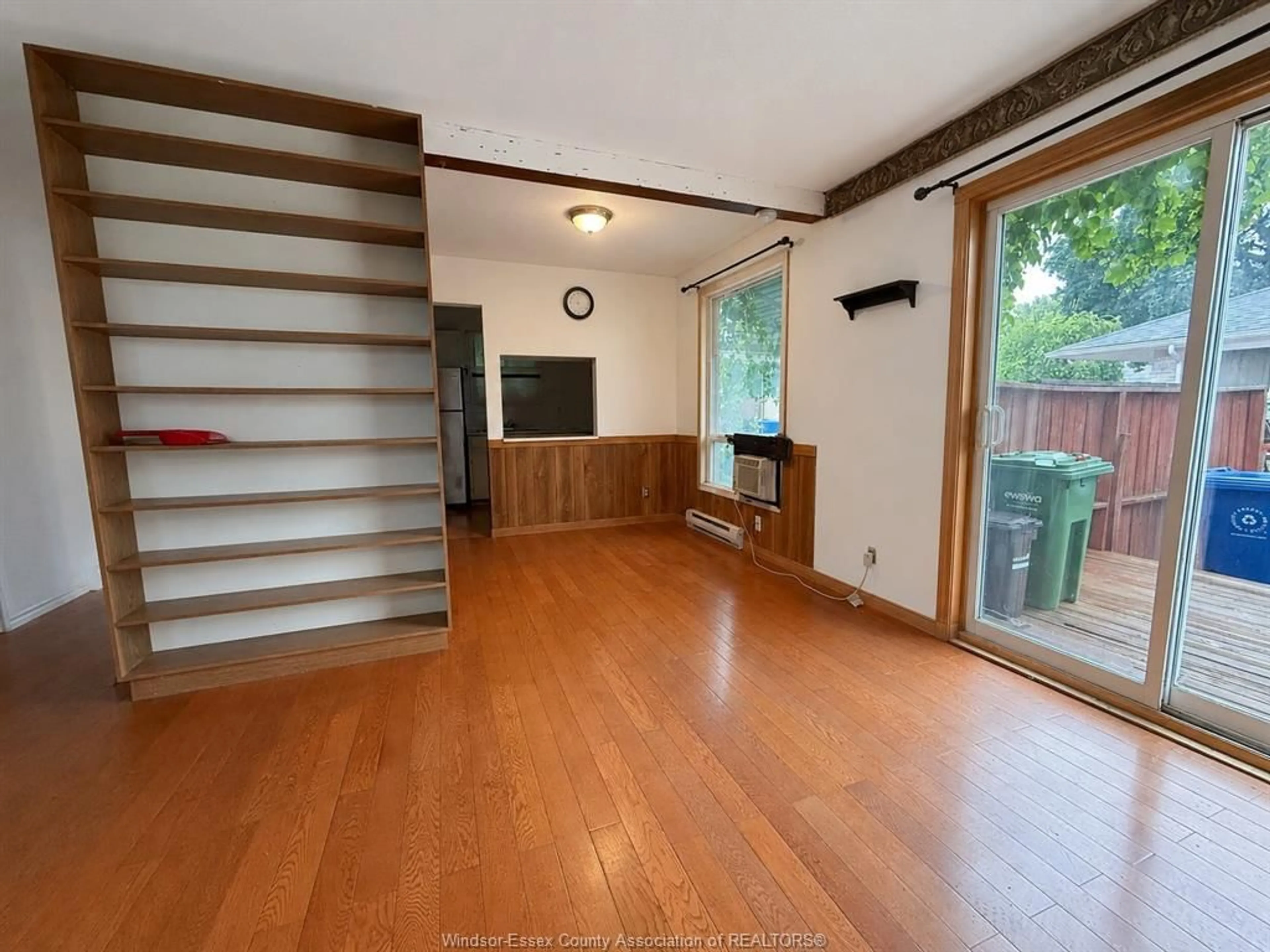 A pic of a room for 1110 ABBEY Crt, Windsor Ontario N8S 4E9