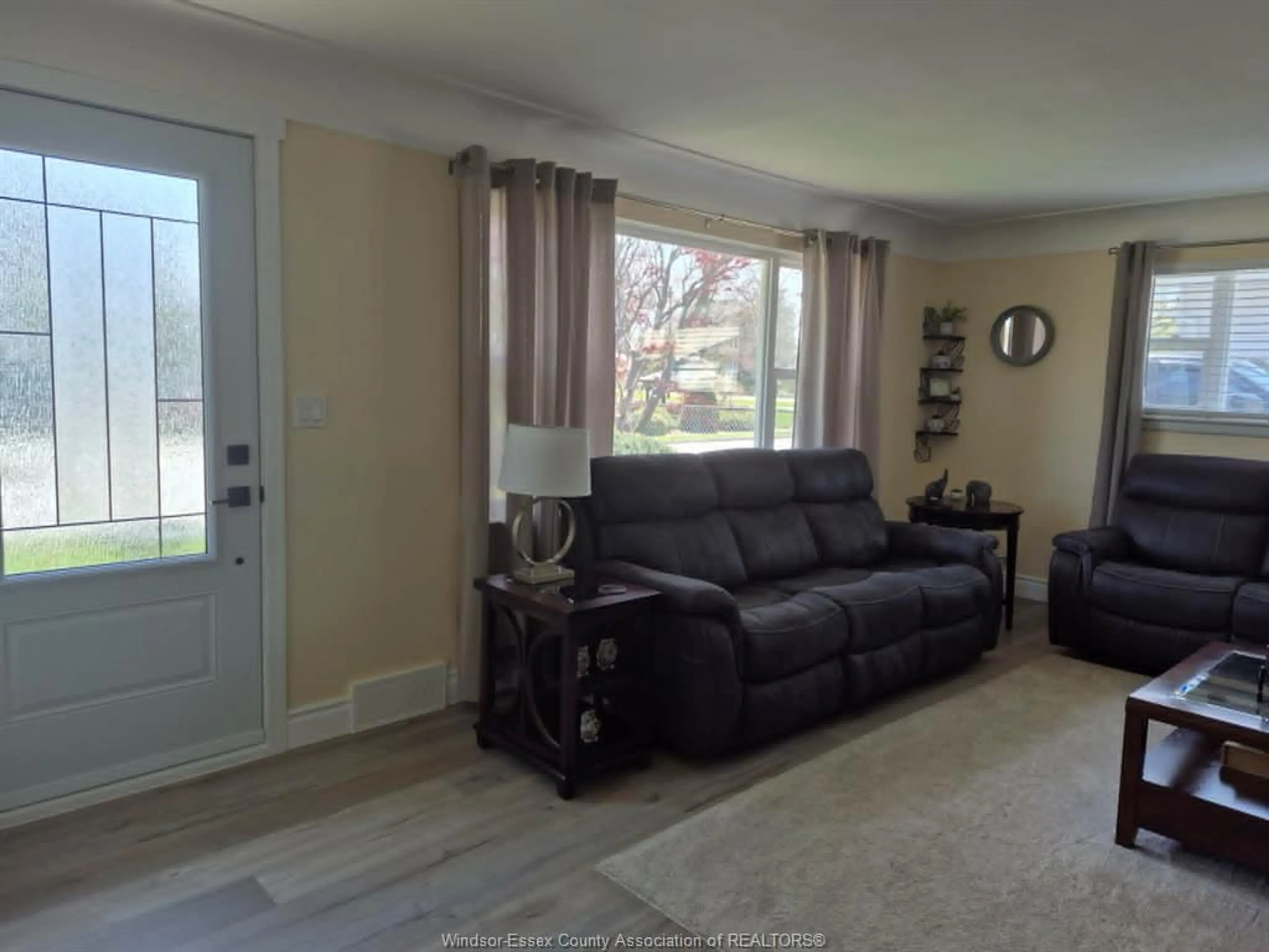 Living room with furniture, unknown for 86 MARY St, Thamesville Ontario N0P 2K0