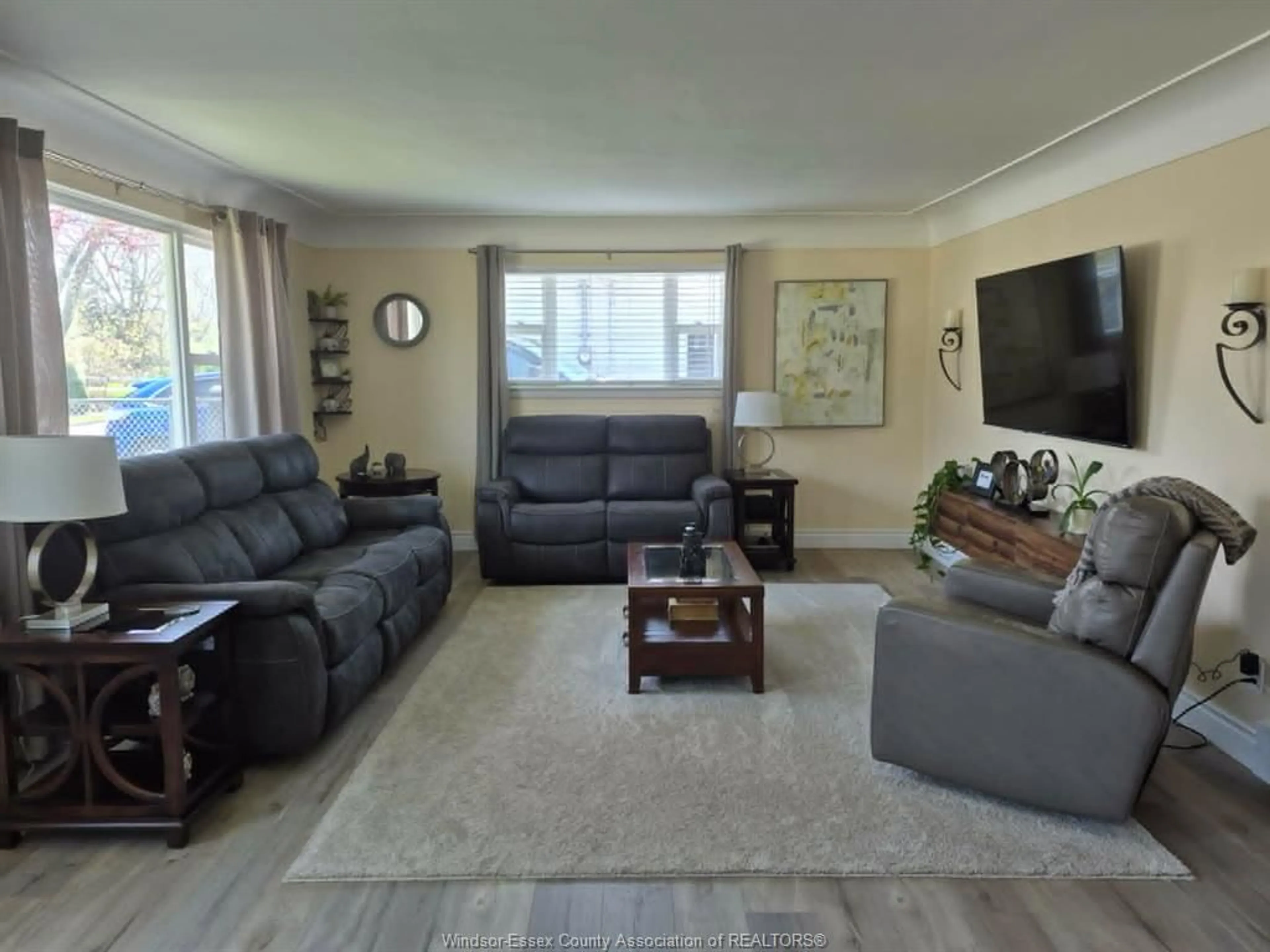 Living room with furniture, unknown for 86 MARY St, Thamesville Ontario N0P 2K0