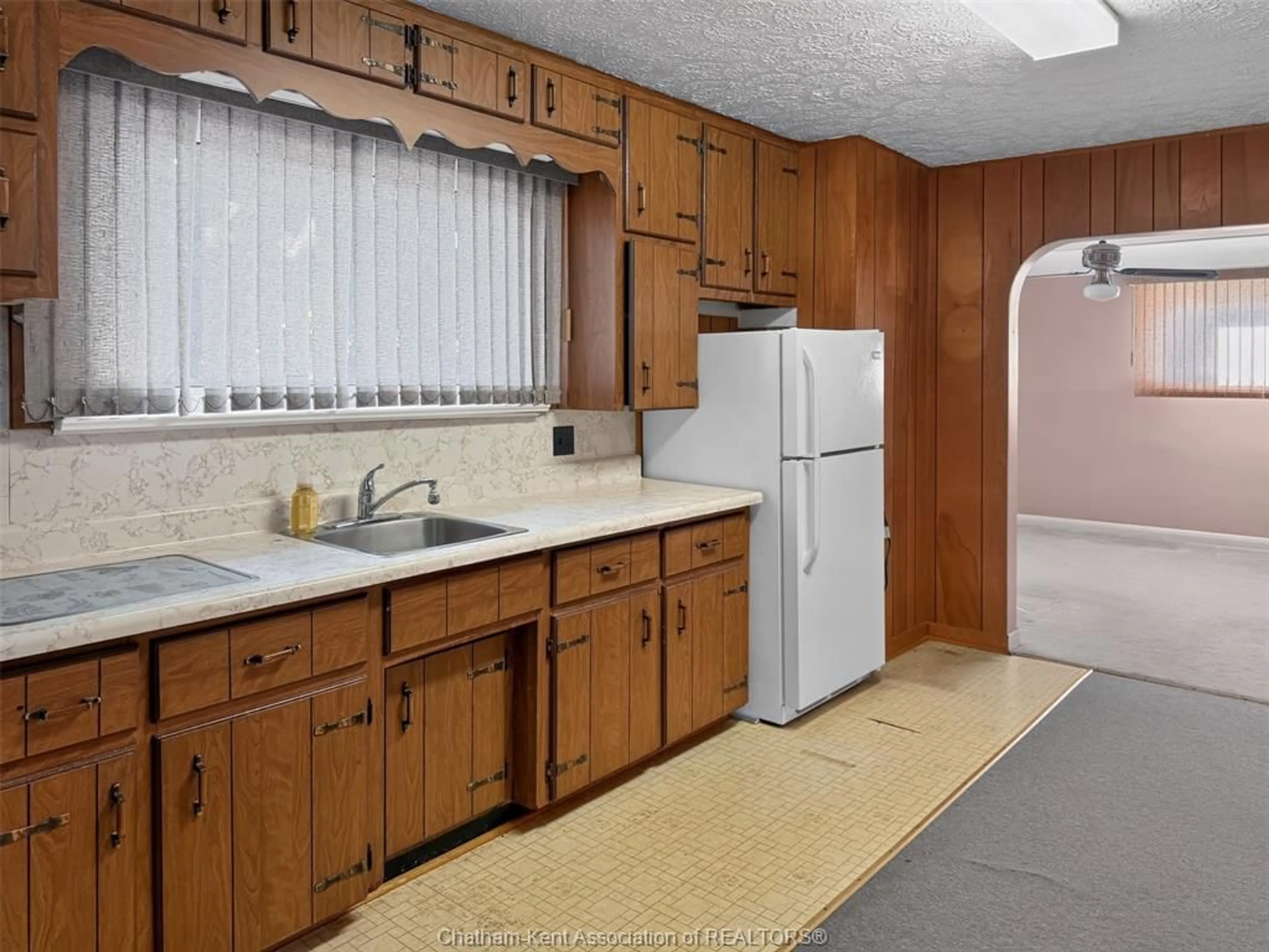 Standard kitchen, ceramic/tile floor for 86 LAMILA St, Thamesville Ontario N0P 2K0