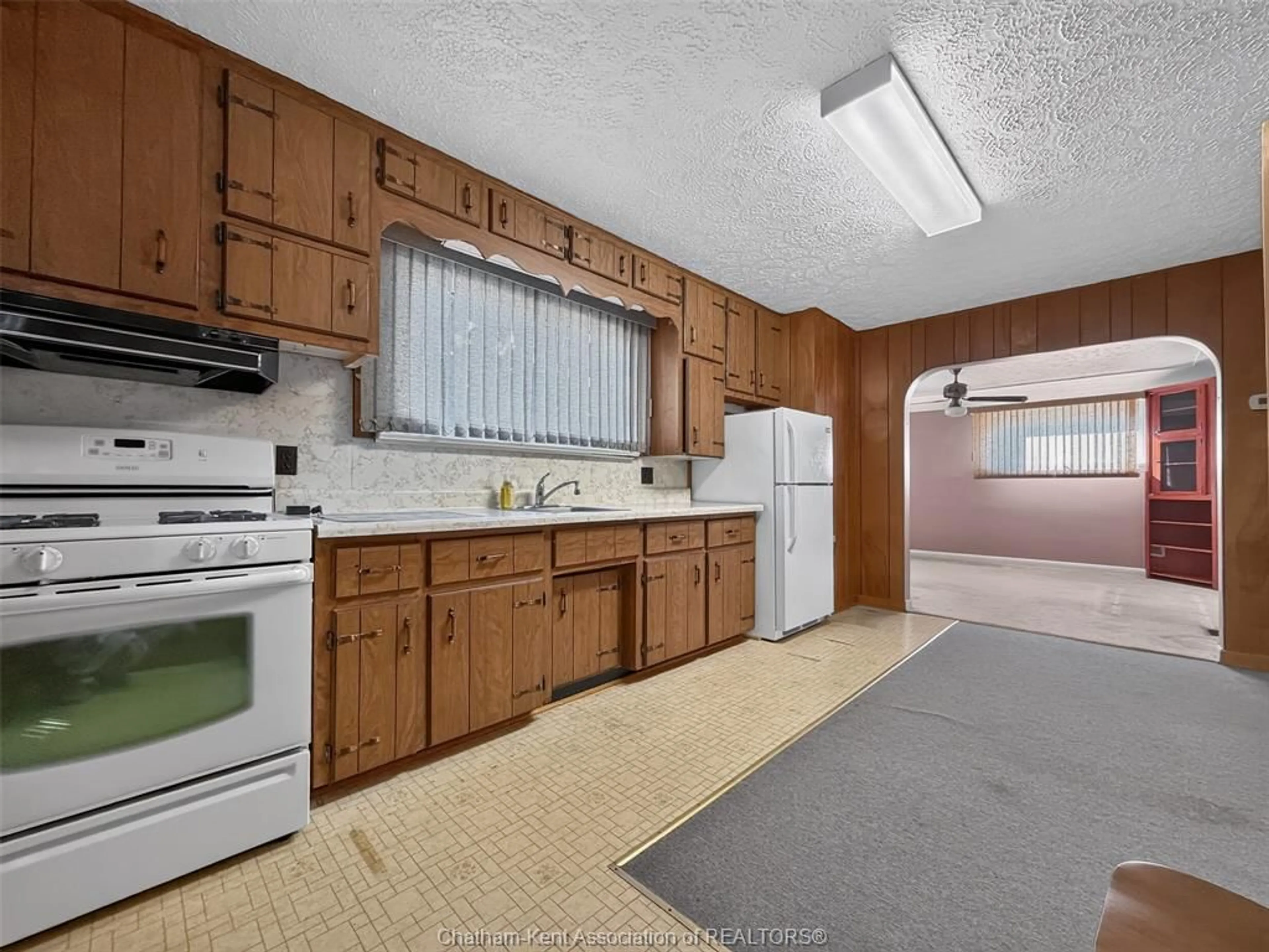 Standard kitchen, unknown for 86 LAMILA St, Thamesville Ontario N0P 2K0