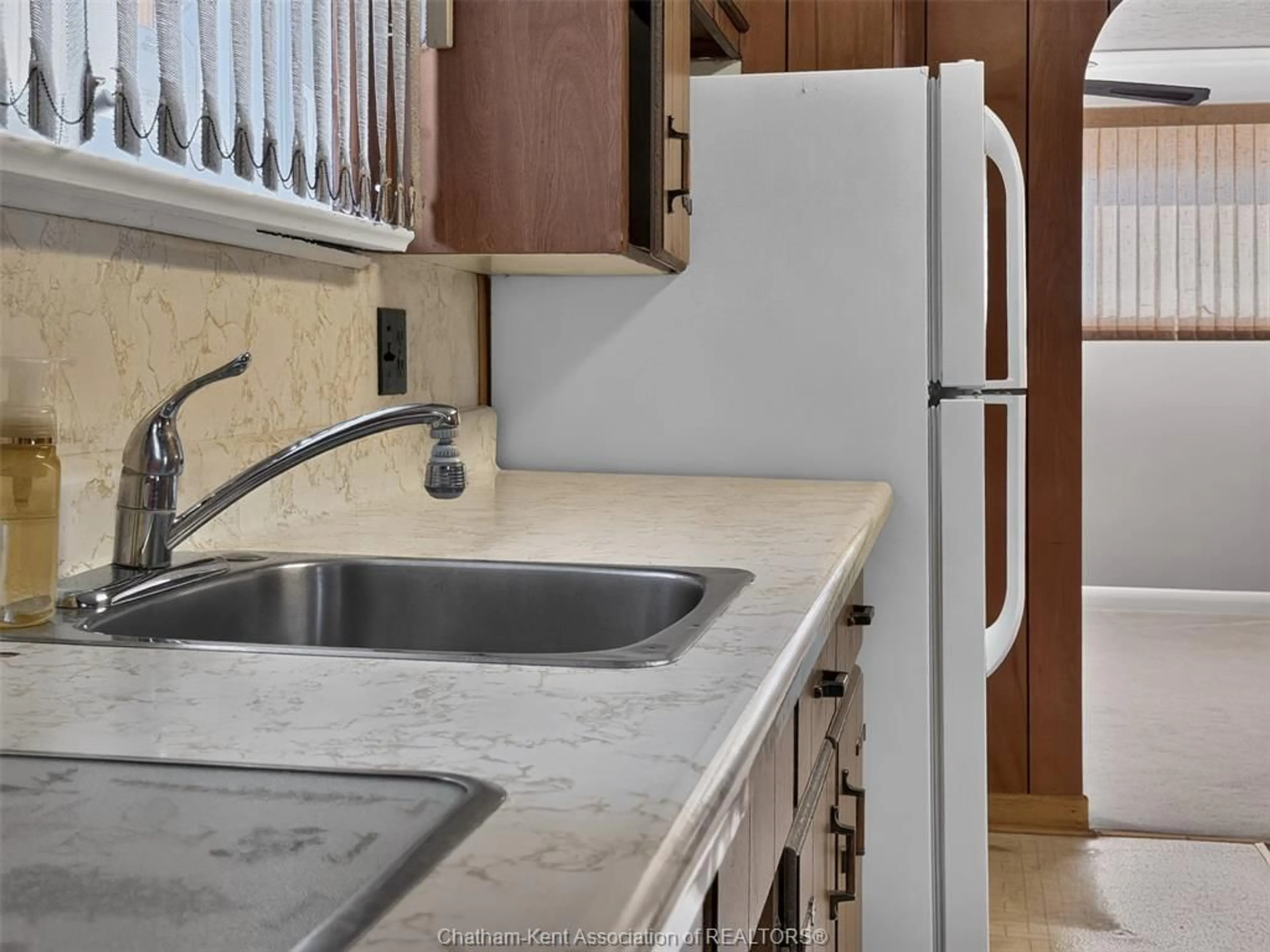 Standard kitchen, ceramic/tile floor for 86 LAMILA St, Thamesville Ontario N0P 2K0