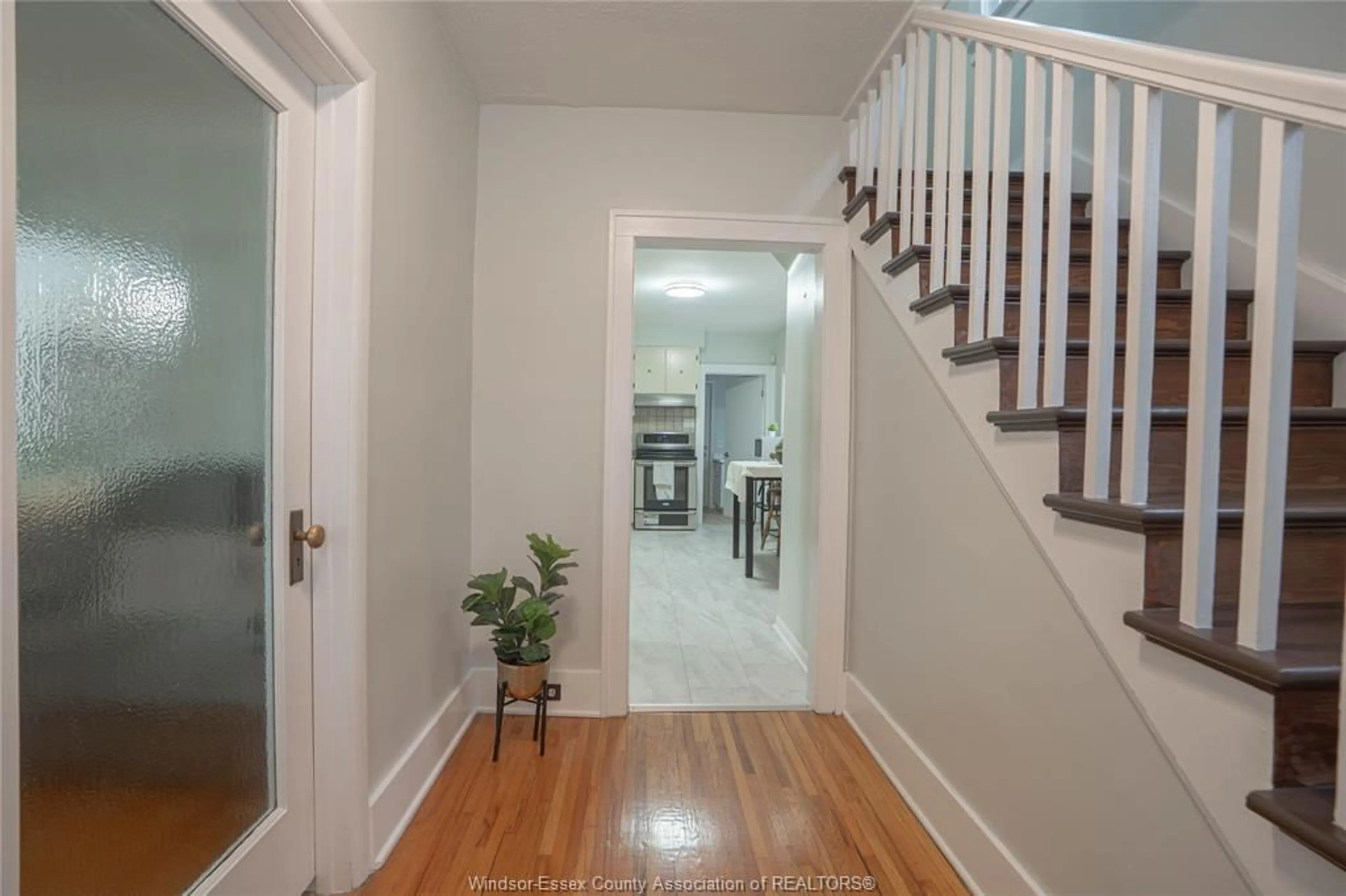 Indoor entryway for 1163 Louis Ave, Windsor Ontario N9A 1Y1