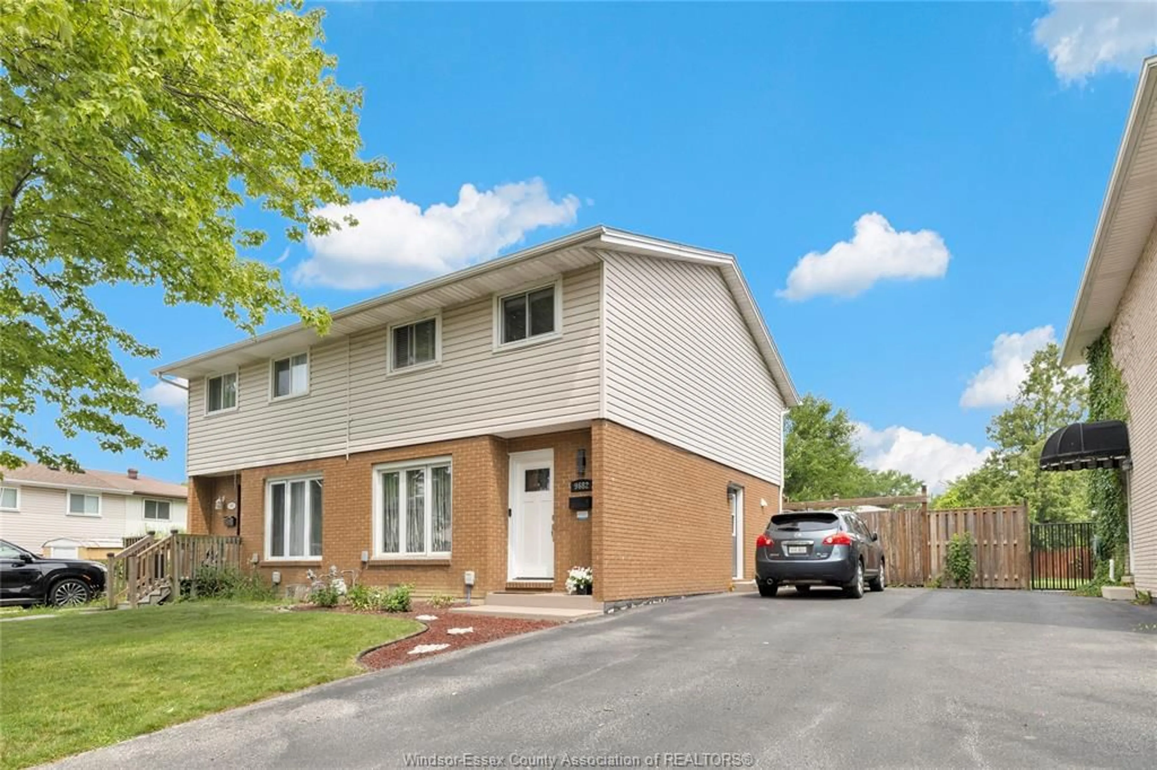 Unknown for 9682 LYNNGROVE Cres, Windsor Ontario N8R 1B7