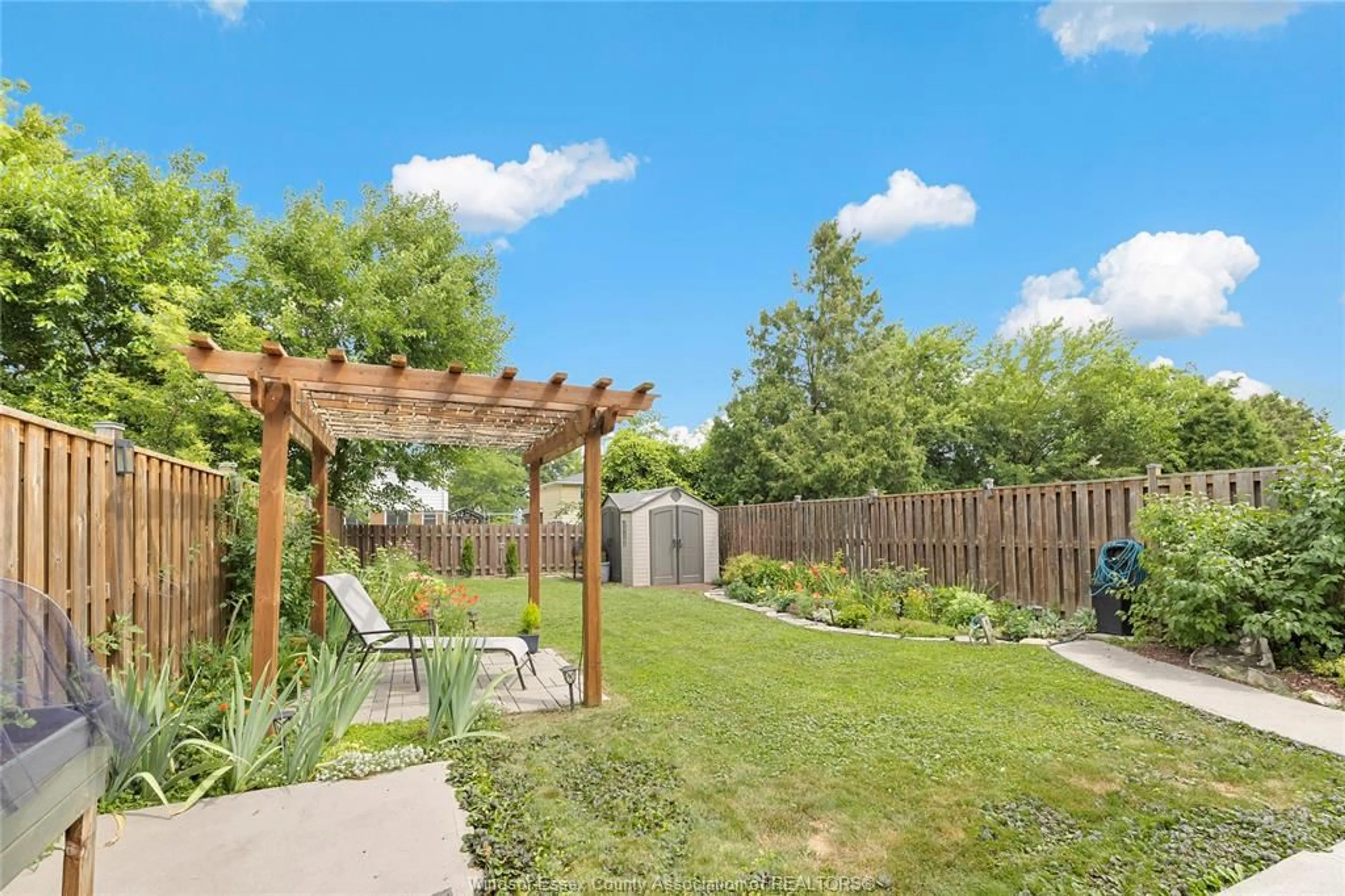 Patio, street for 9682 LYNNGROVE Cres, Windsor Ontario N8R 1B7