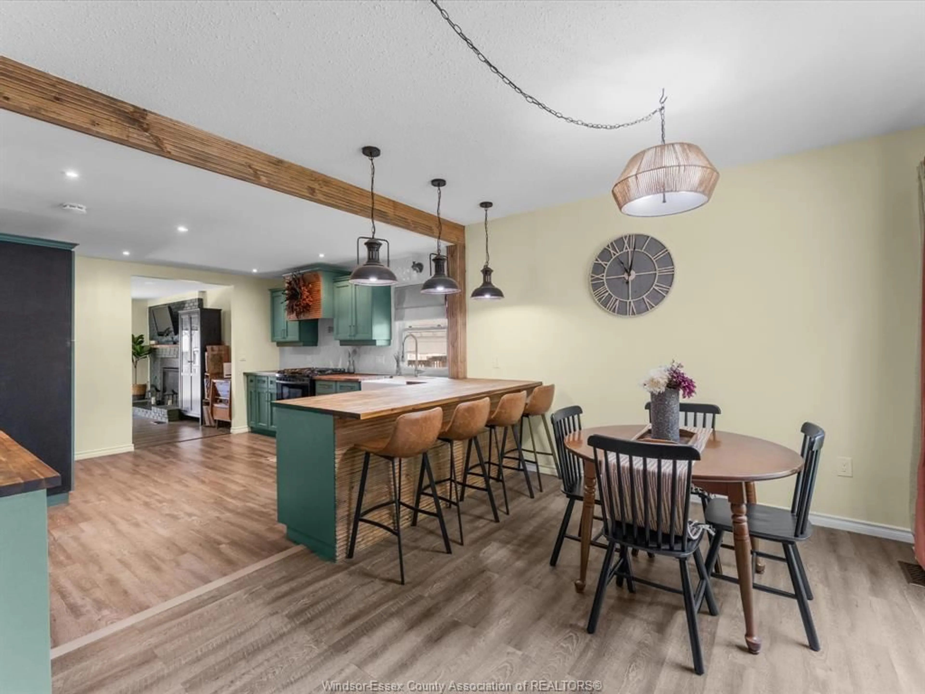 Open concept kitchen, wood/laminate floor for 1809 Westcott, Windsor Ontario N8W 4K3