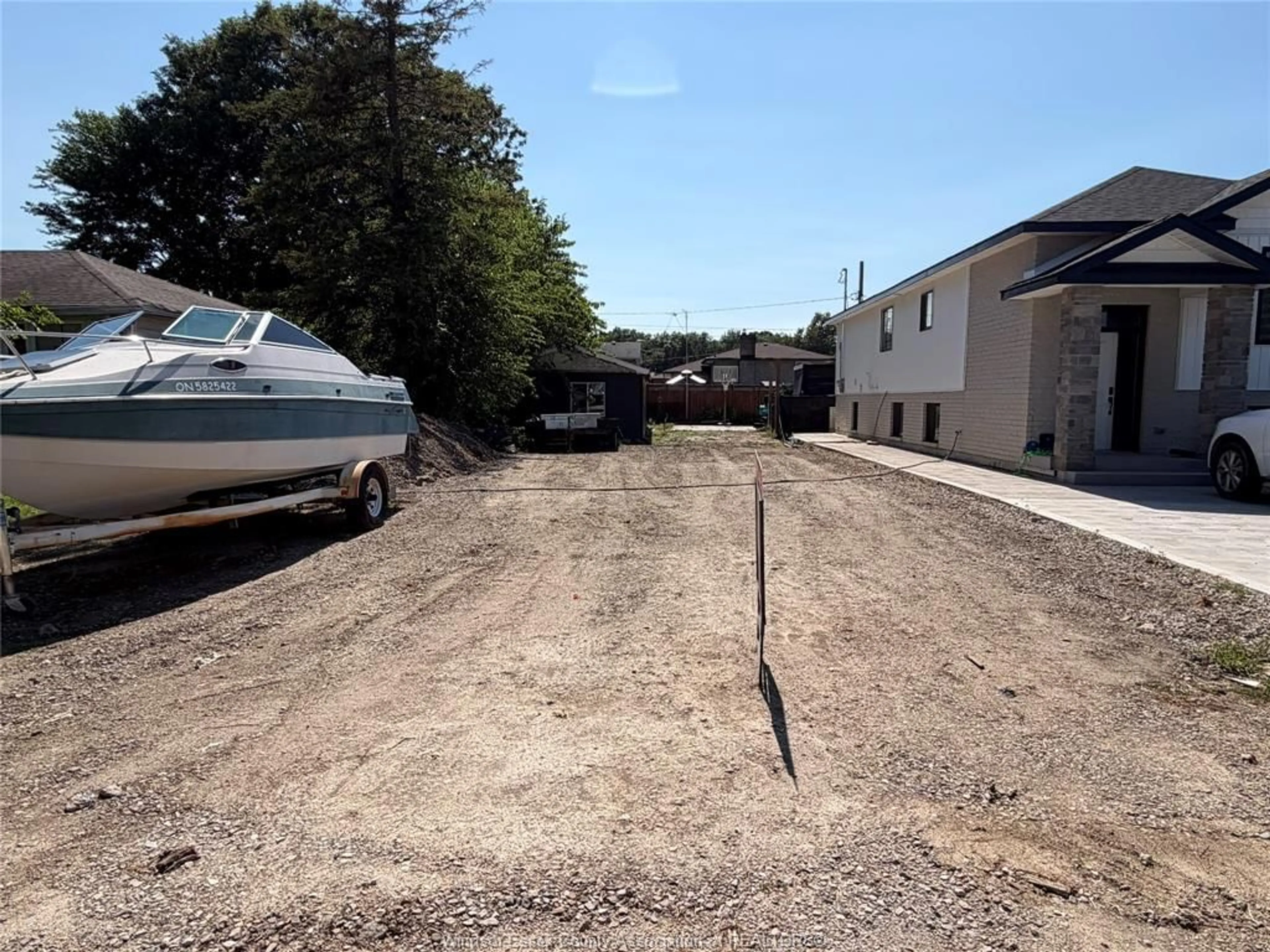 Parking for 3747 TURNER, Windsor Ontario M8W 3N2