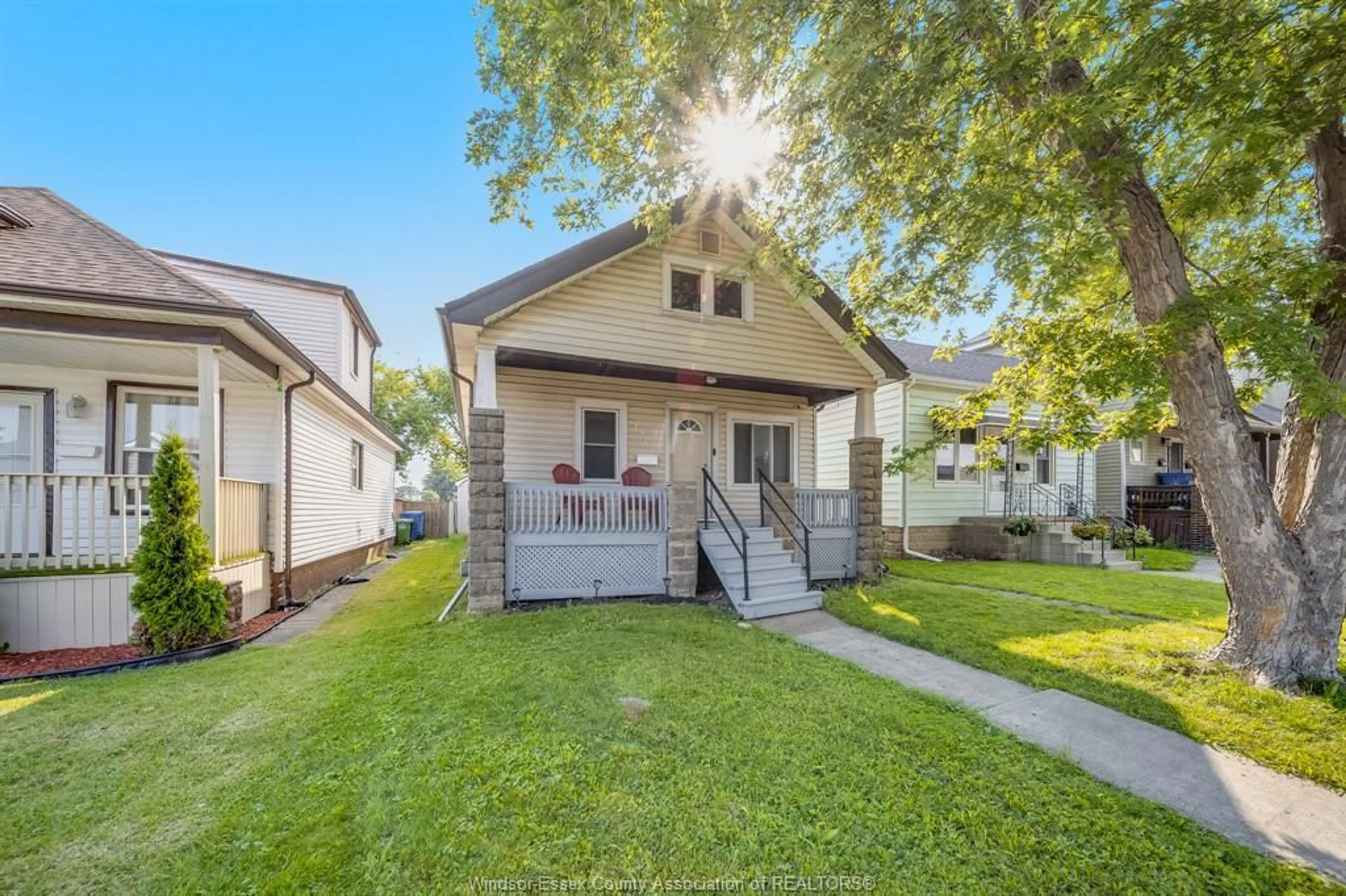 Home with vinyl exterior material, street for 1560 LILLIAN Ave, Windsor Ontario N8X 4A8