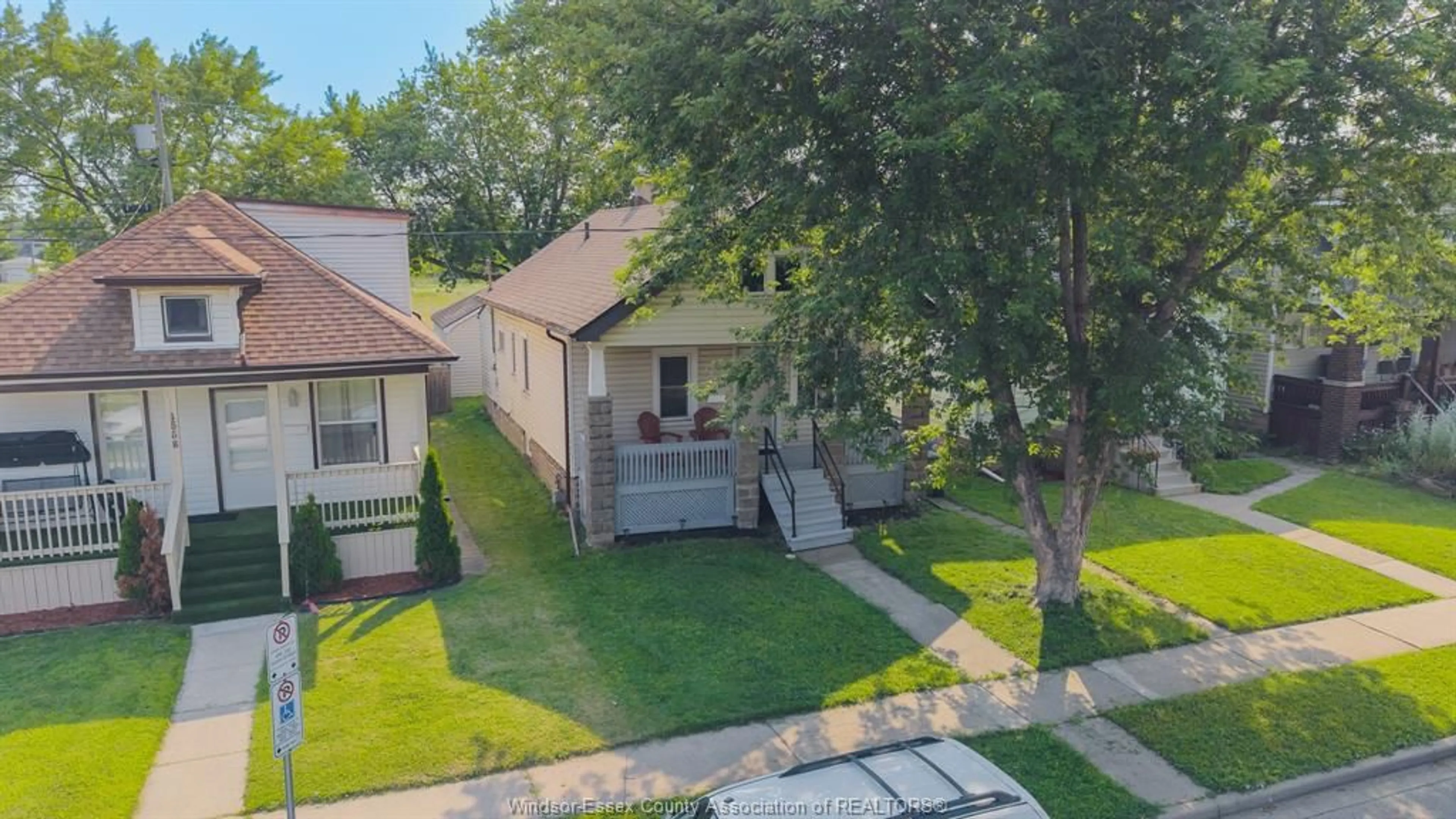 A pic from outside/outdoor area/front of a property/back of a property/a pic from drone, street for 1560 LILLIAN Ave, Windsor Ontario N8X 4A8