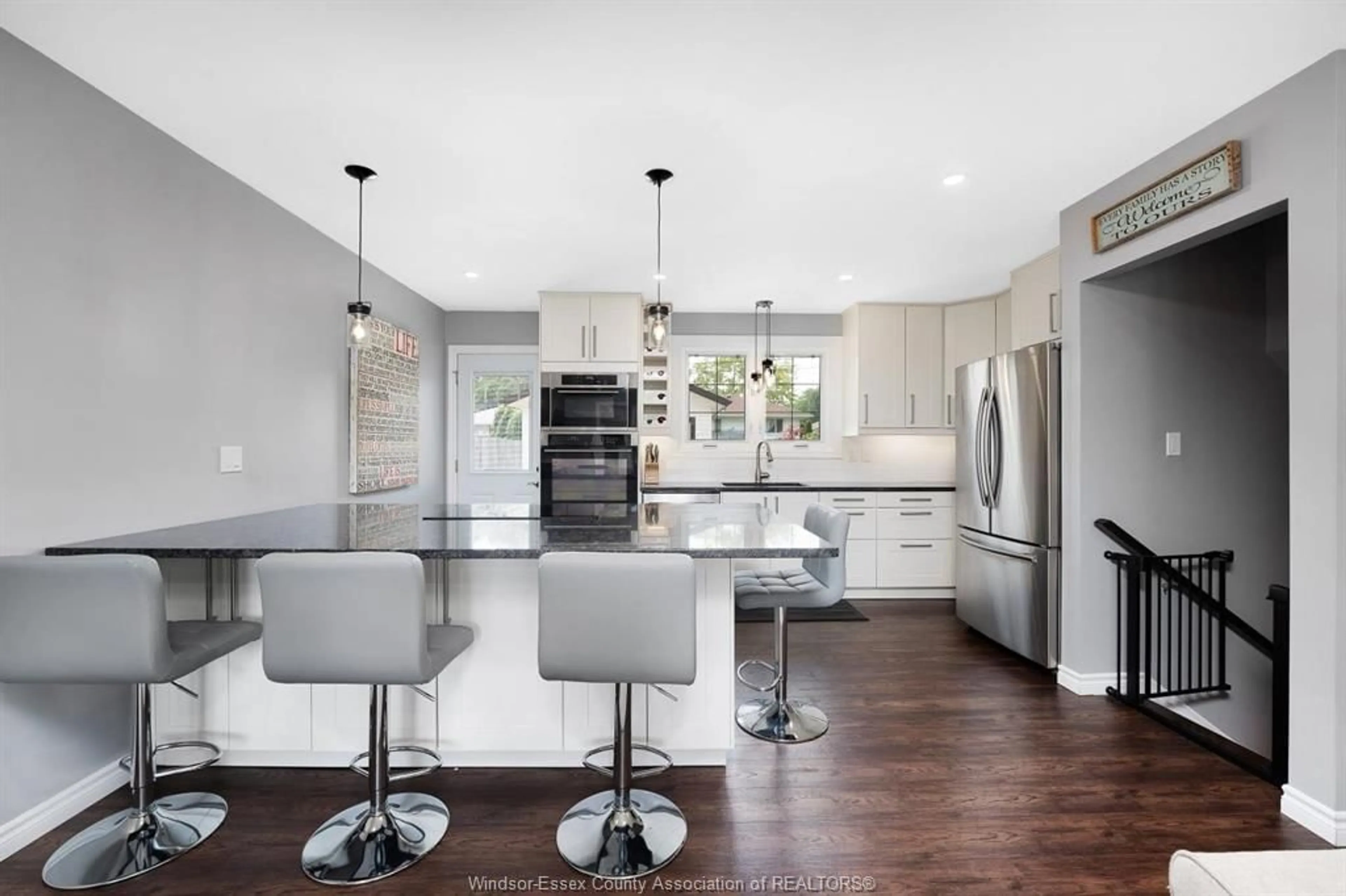 Contemporary kitchen, unknown for 351 CARLING Cres, Windsor Ontario N8S 3X7