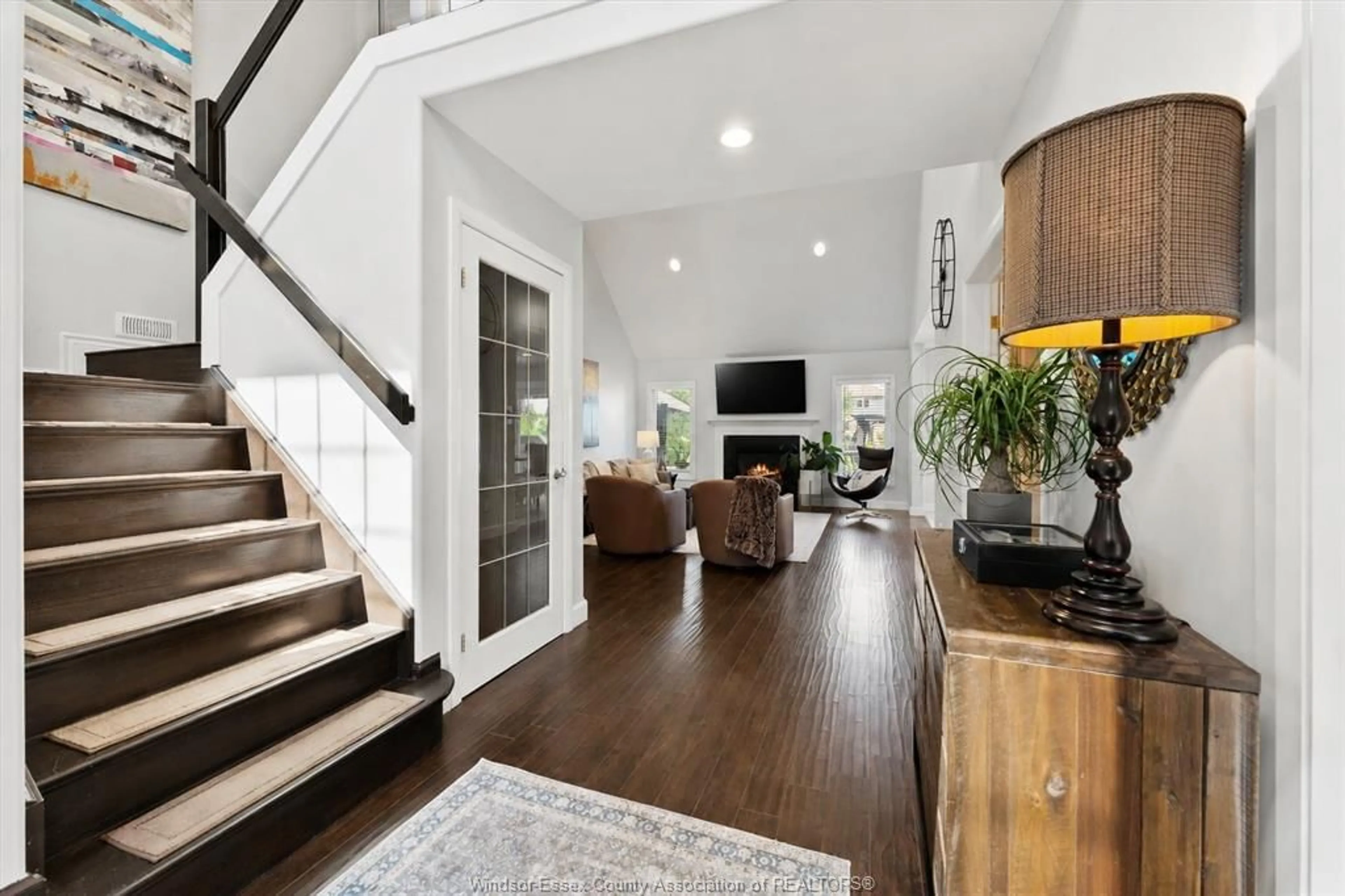 Indoor entryway for 689 GEORGE KENNEDY Way, Lakeshore Ontario N8L 1A3