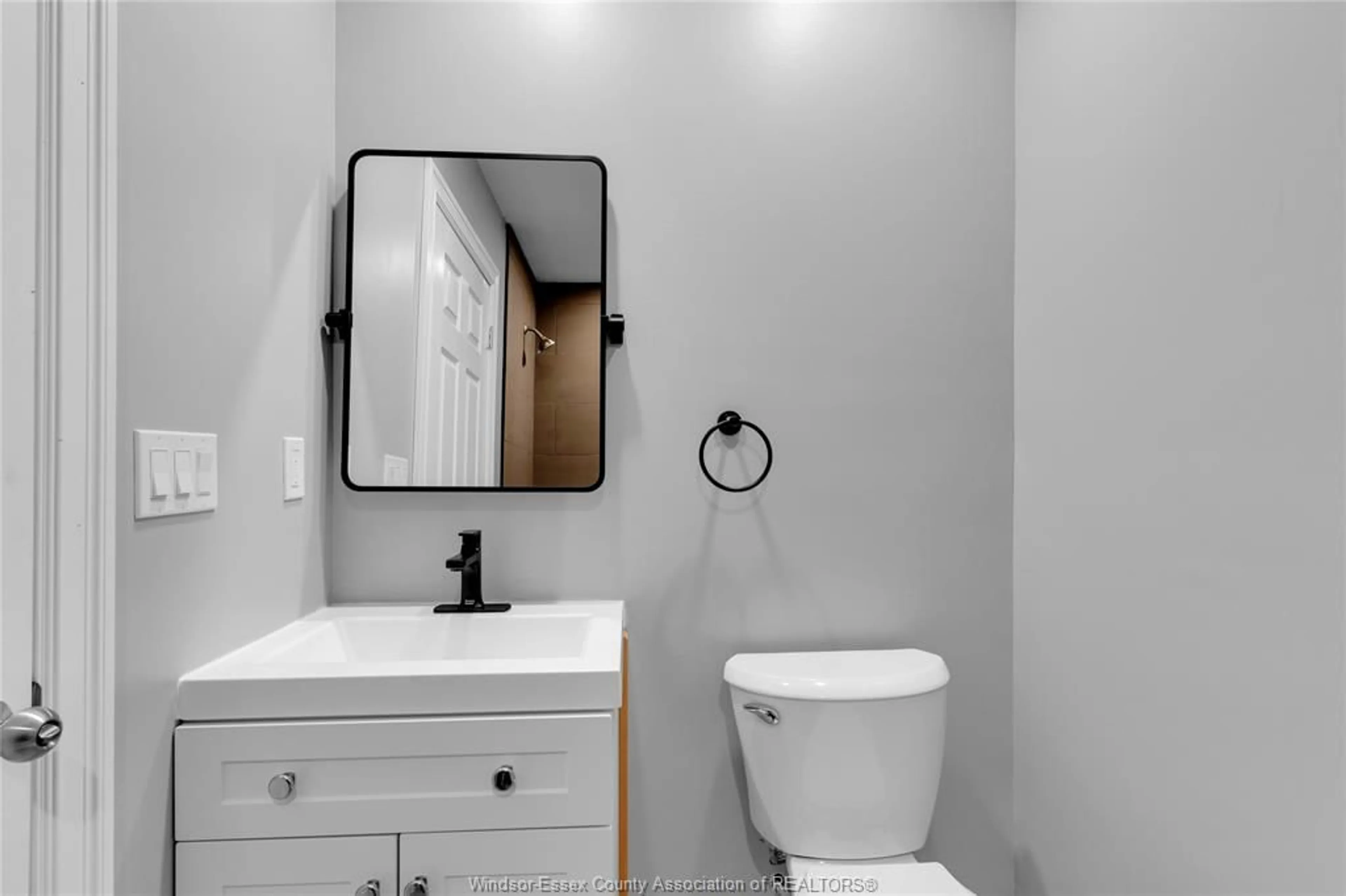 Standard bathroom, ceramic/tile floor for 946 HOWARD Ave #1 & 2, Windsor Ontario N9A 1S5