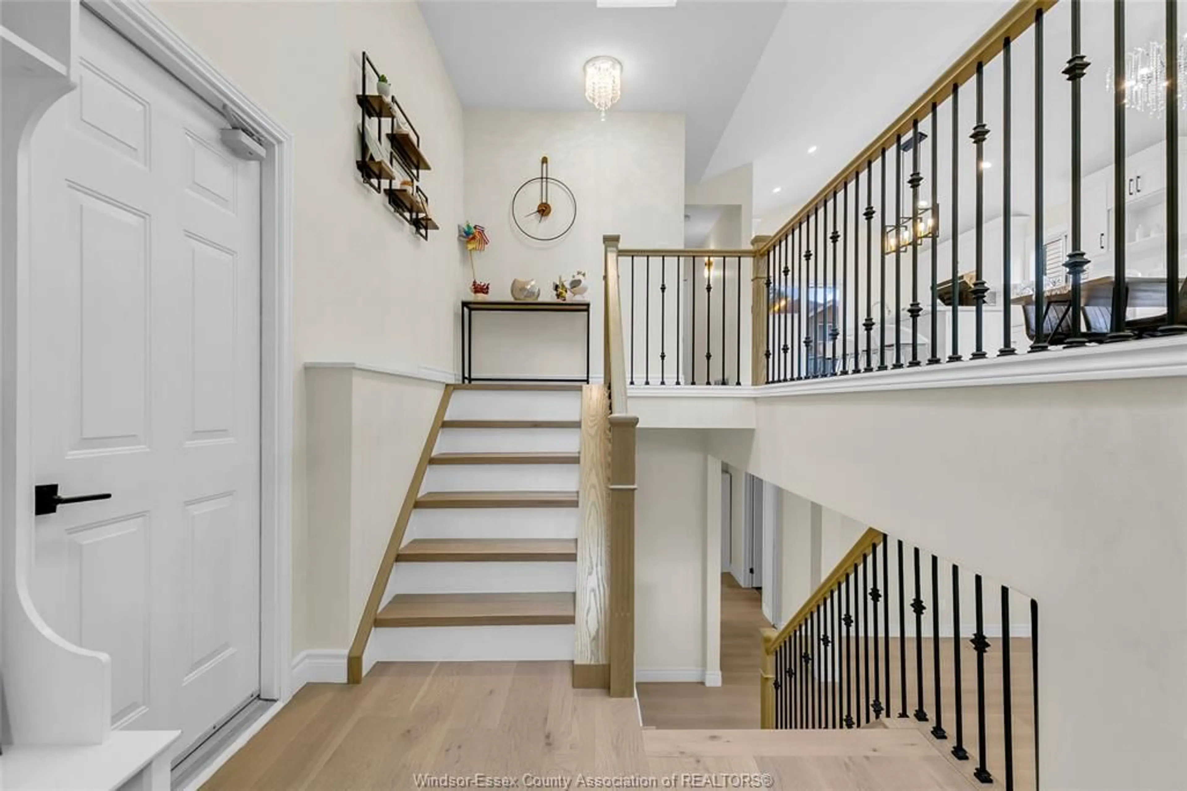 Indoor entryway for 2854 MANGIN Cres, Windsor Ontario N9E 4K7