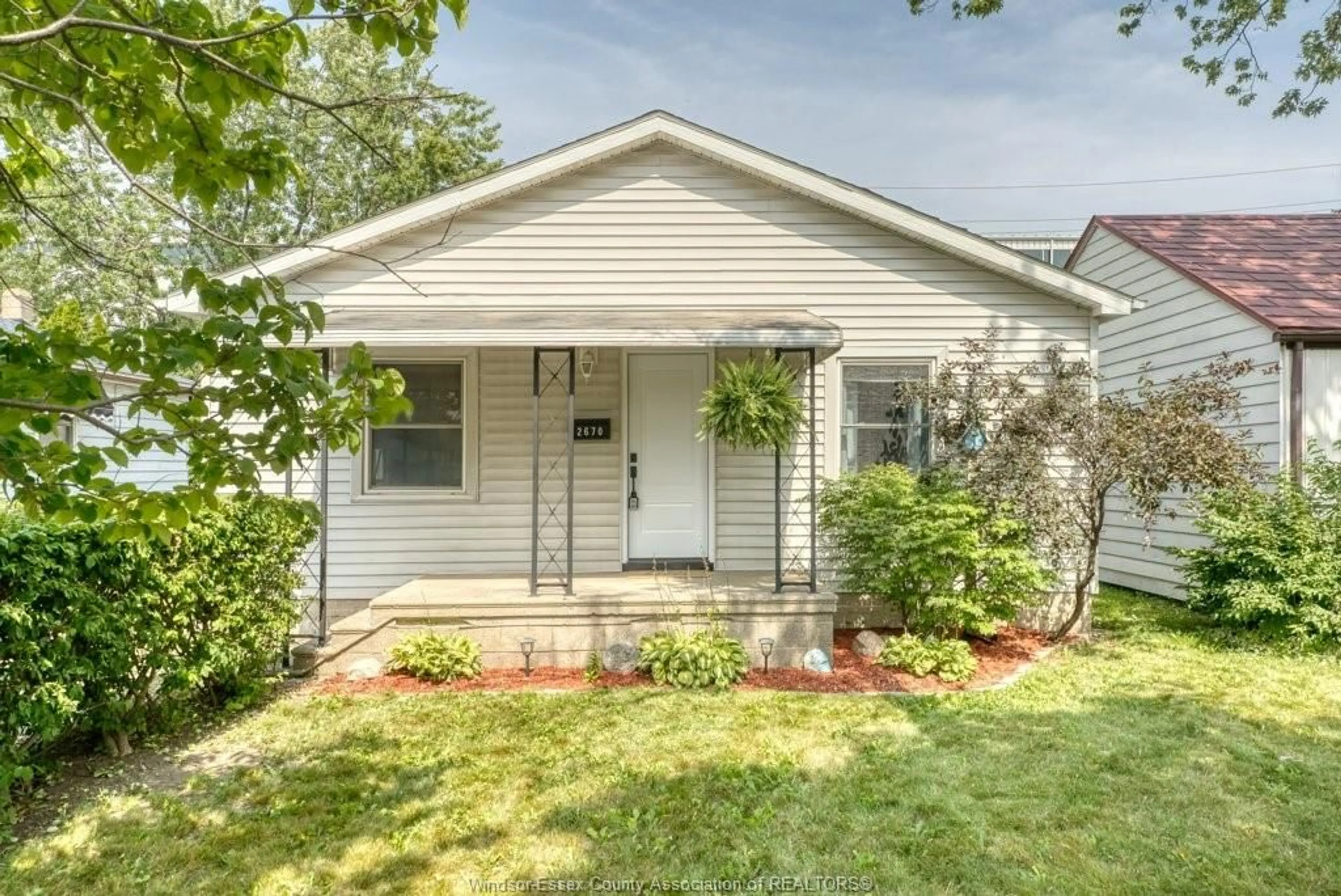 Home with vinyl exterior material, street for 2670 MELDRUM, Windsor Ontario N8W 4G2