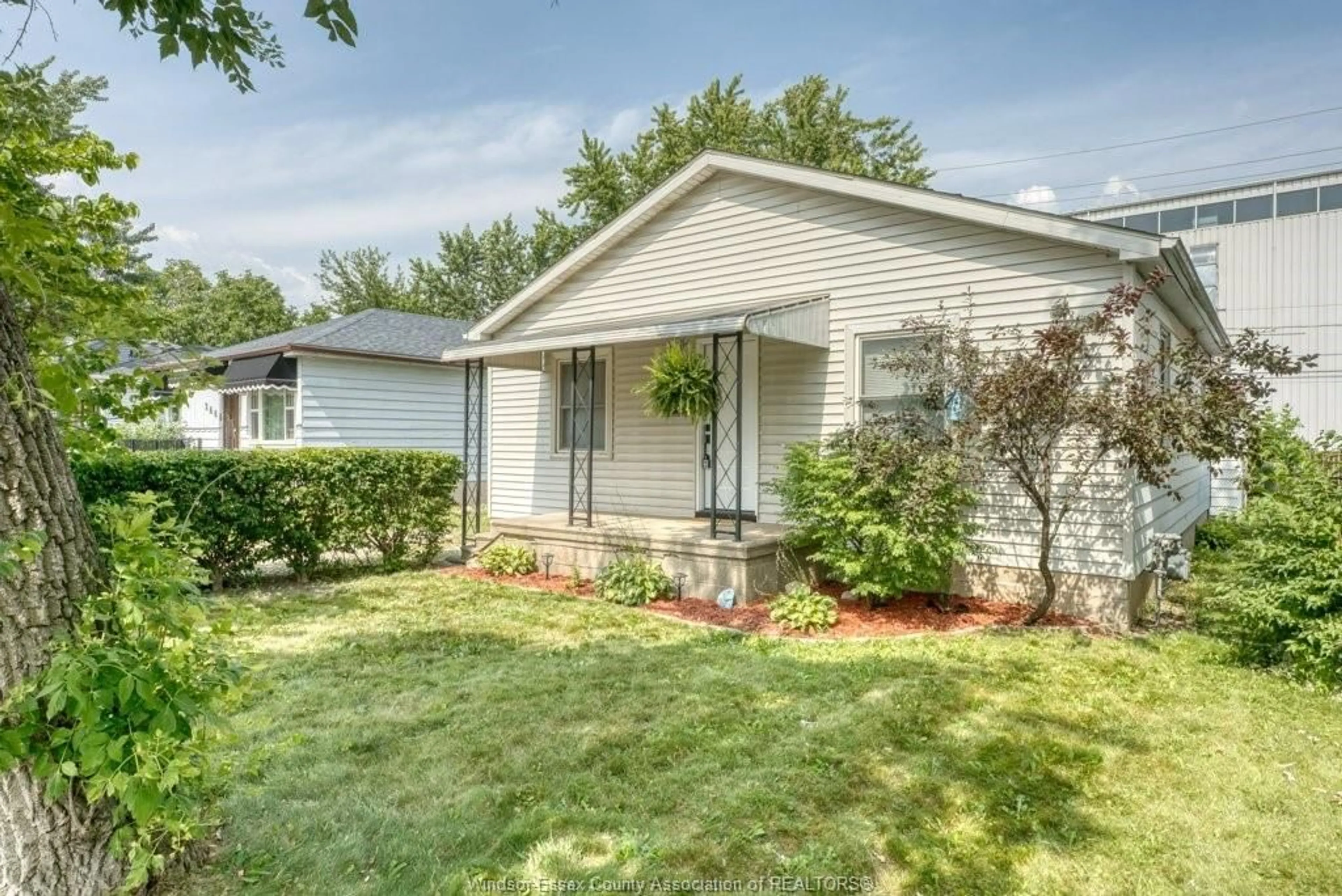 Home with vinyl exterior material, street for 2670 MELDRUM, Windsor Ontario N8W 4G2