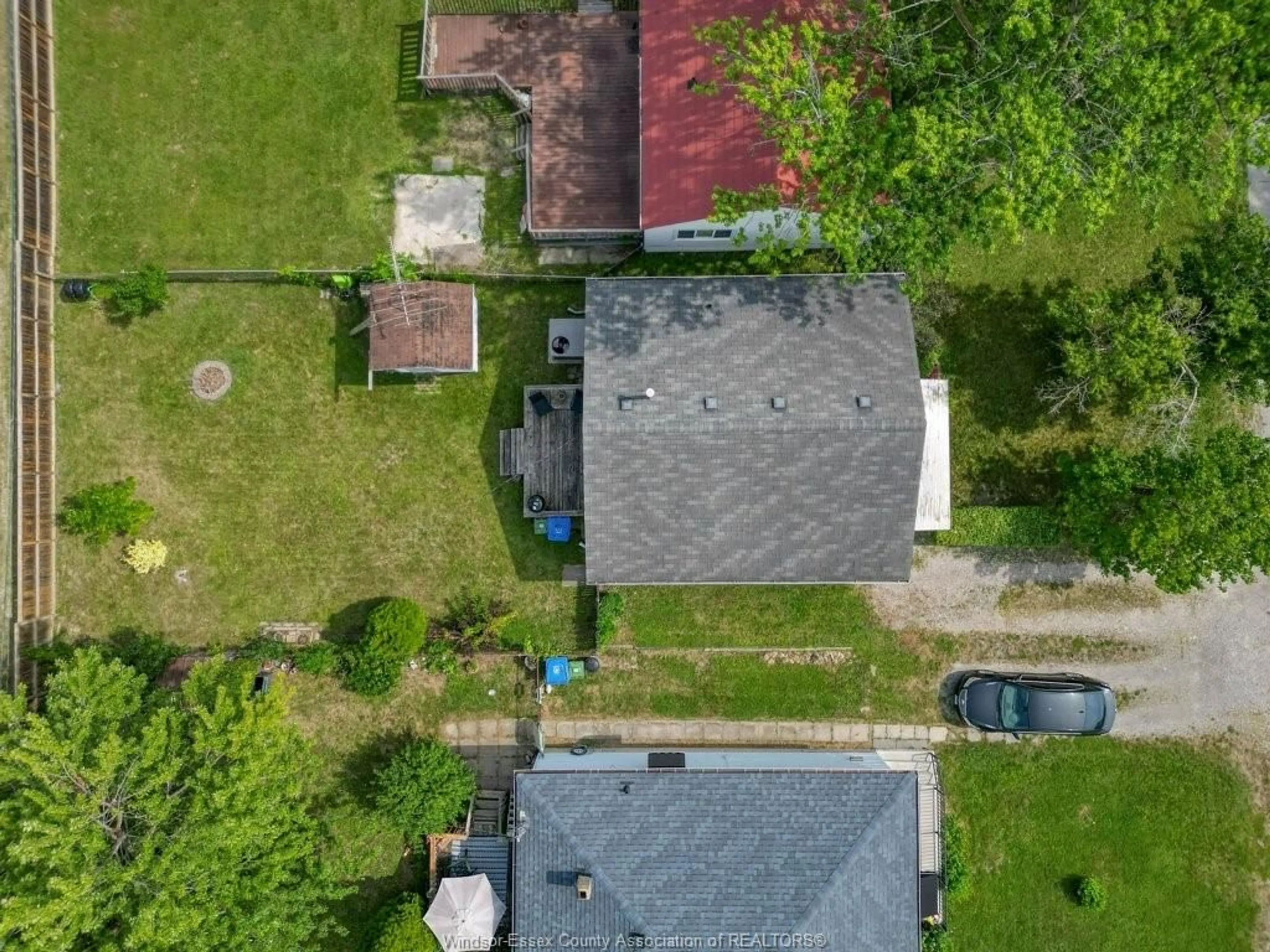 A pic from outside/outdoor area/front of a property/back of a property/a pic from drone, street for 2670 MELDRUM, Windsor Ontario N8W 4G2