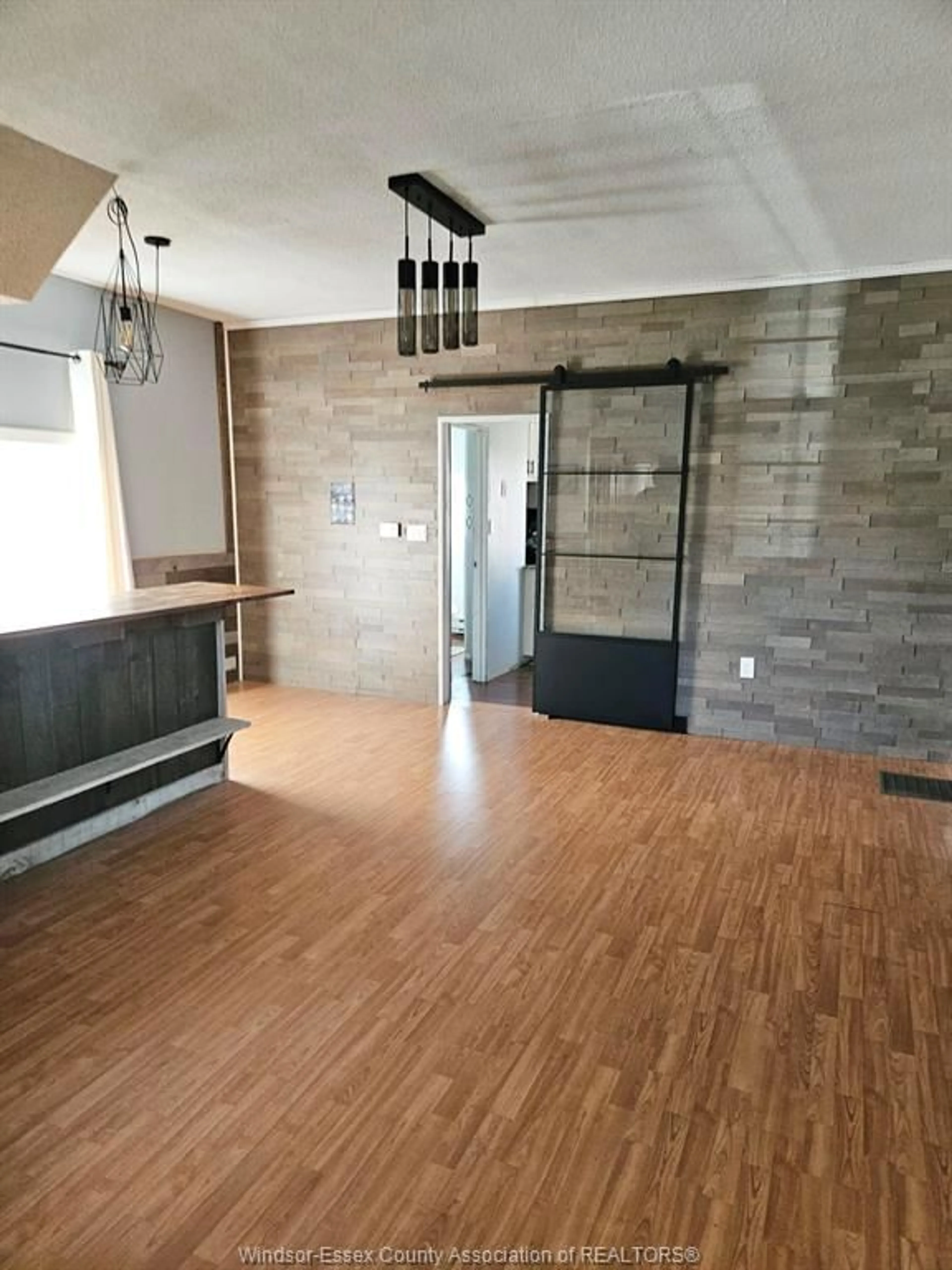 Indoor foyer for 427 CAMERON, Windsor Ontario N9B 1Y9