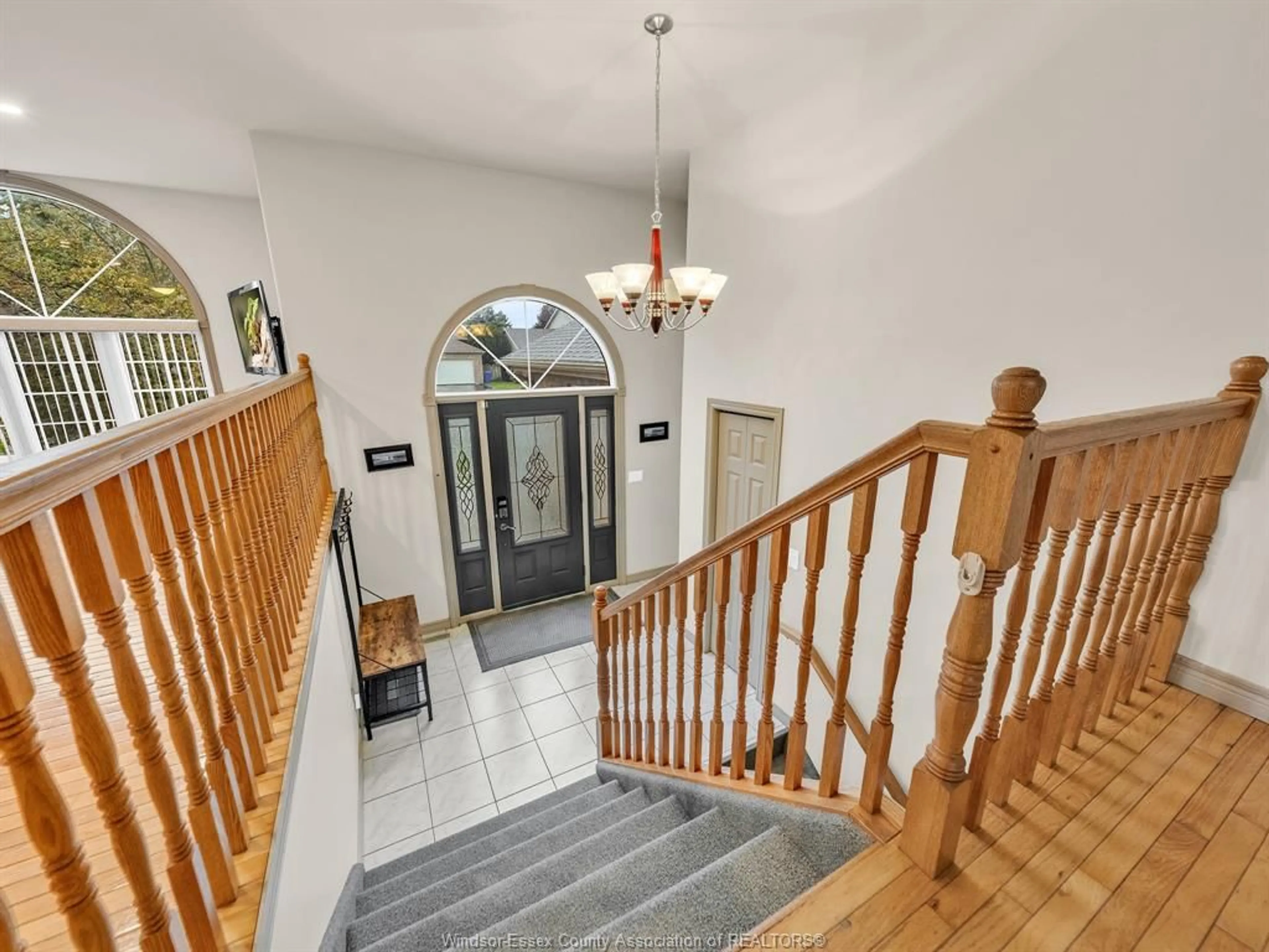 Indoor foyer for 9 Lyle St, Cottam Ontario N0R 1B0