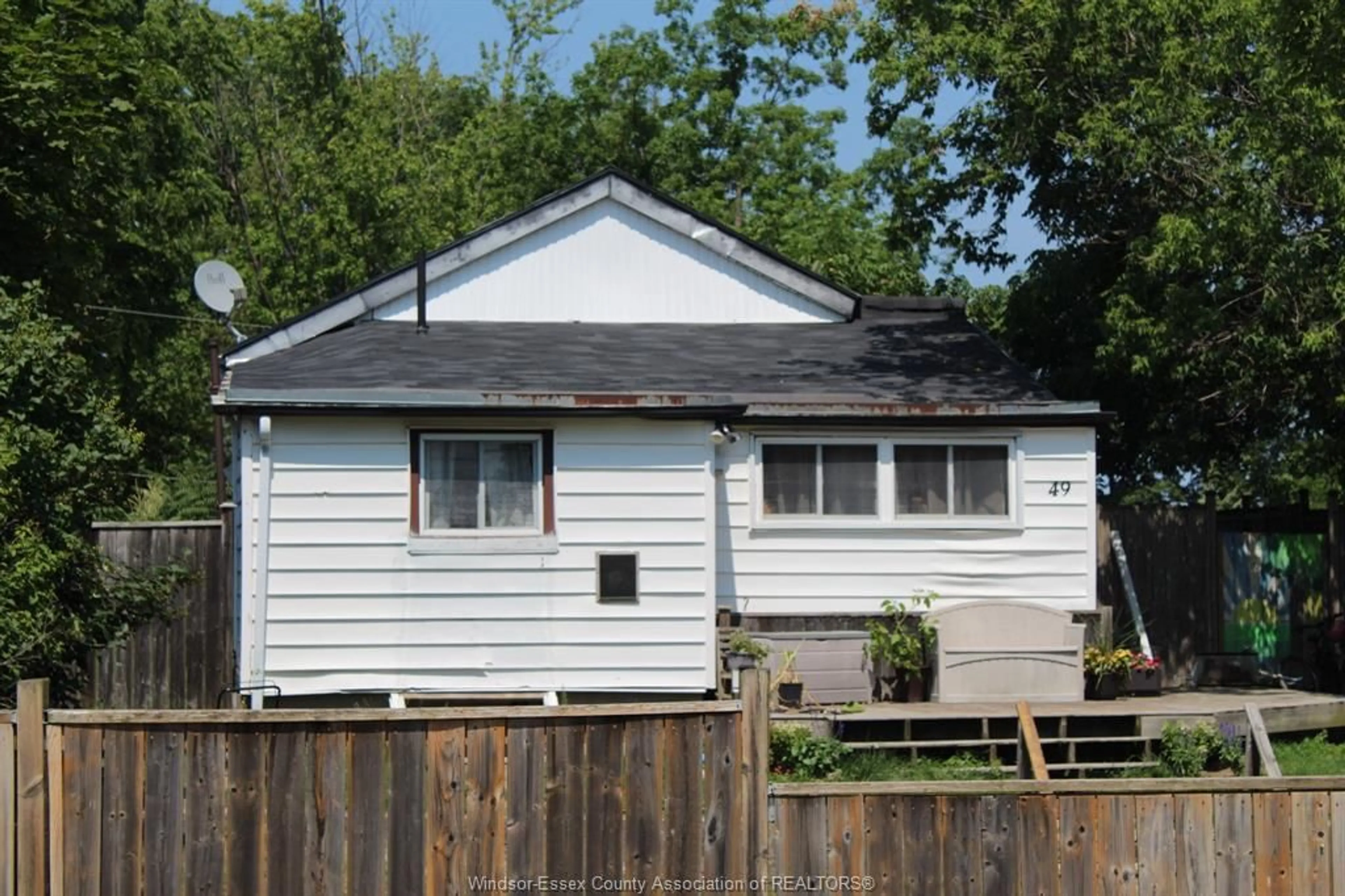 Home with vinyl exterior material, street for 49 KENNEDY, Brantford Ontario N3R 2C7