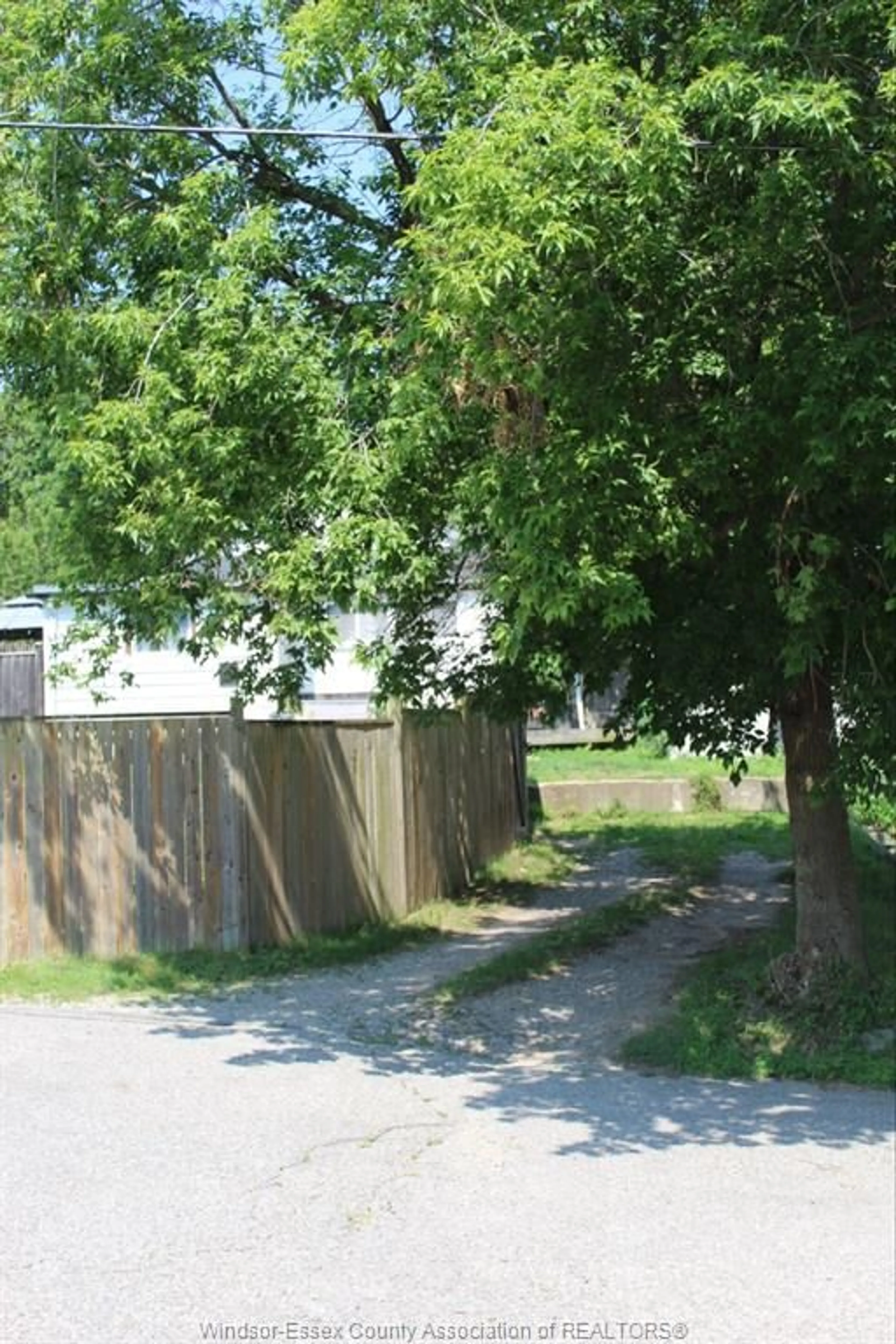 Shed for 49 KENNEDY, Brantford Ontario N3R 2C7
