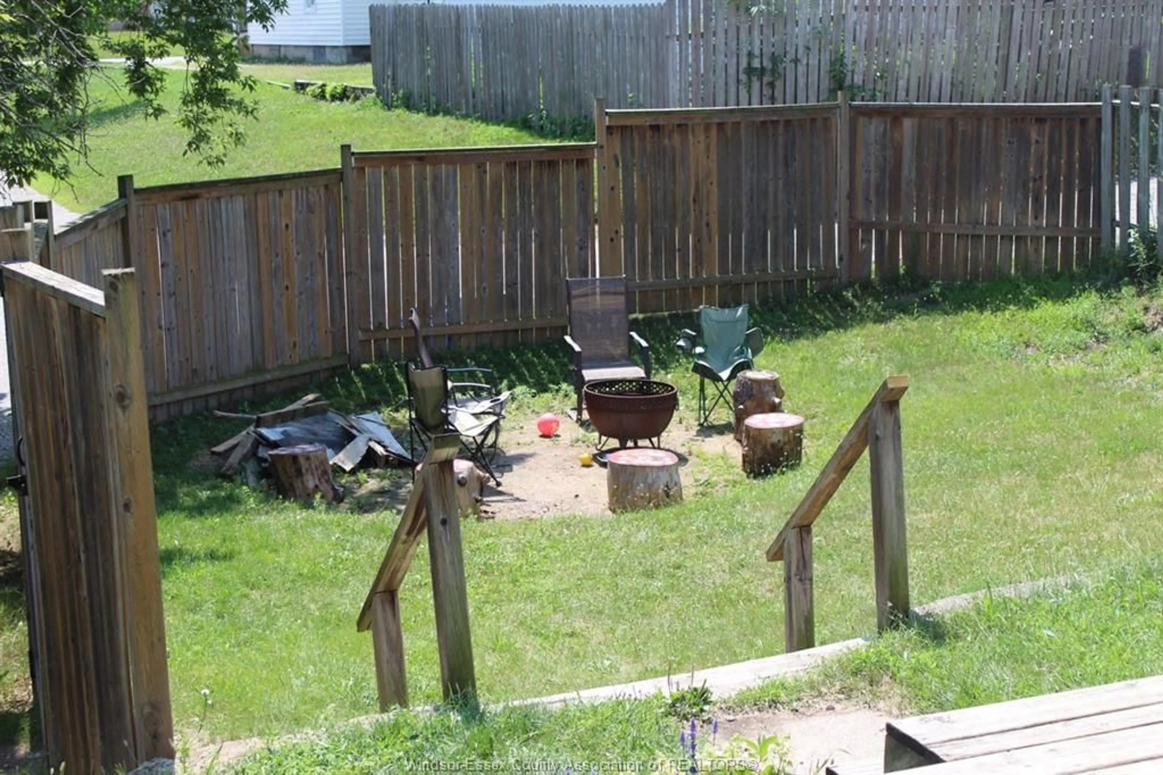 Patio, mountain view for 49 KENNEDY, Brantford Ontario N3R 2C7