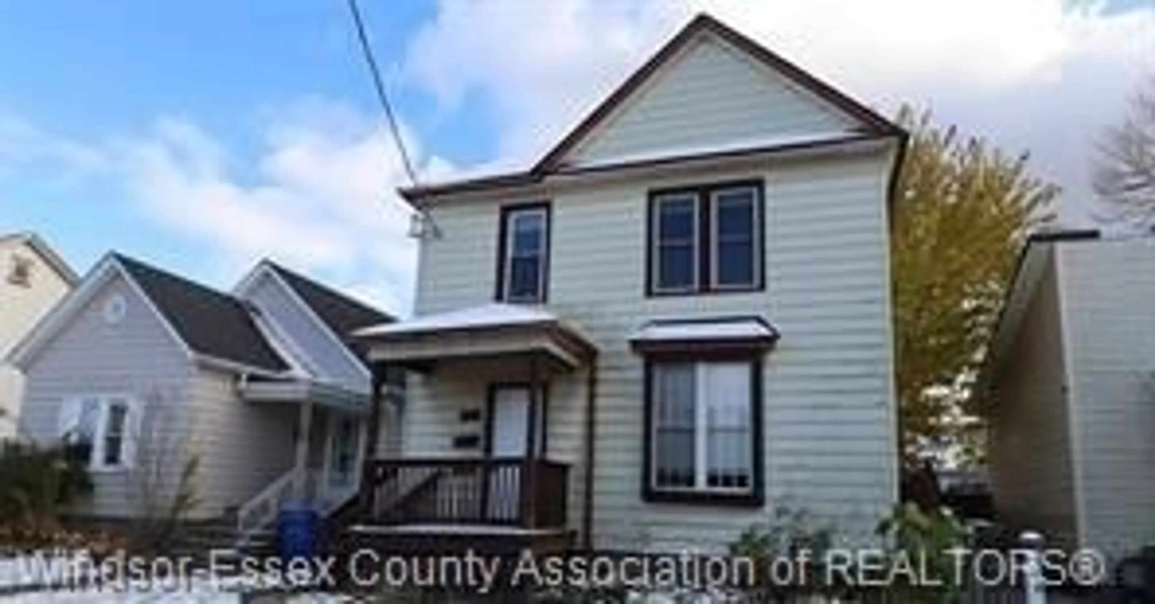 Home with vinyl exterior material, street for 817 CHATHAM St, Windsor Ontario N9A 2X8