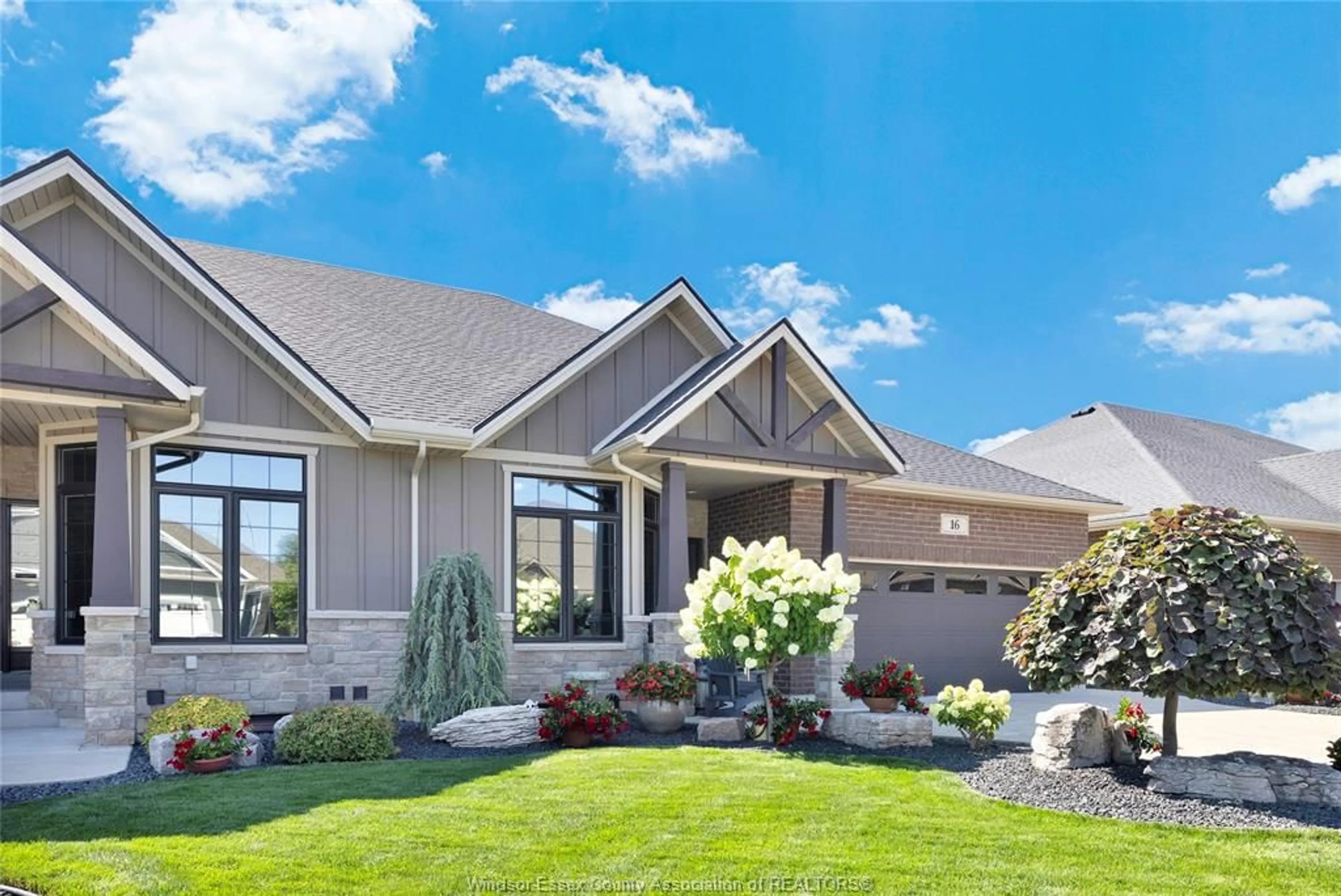 Home with vinyl exterior material, unknown for 16 ROBIN Crt, Kingsville Ontario N9Y 0E2