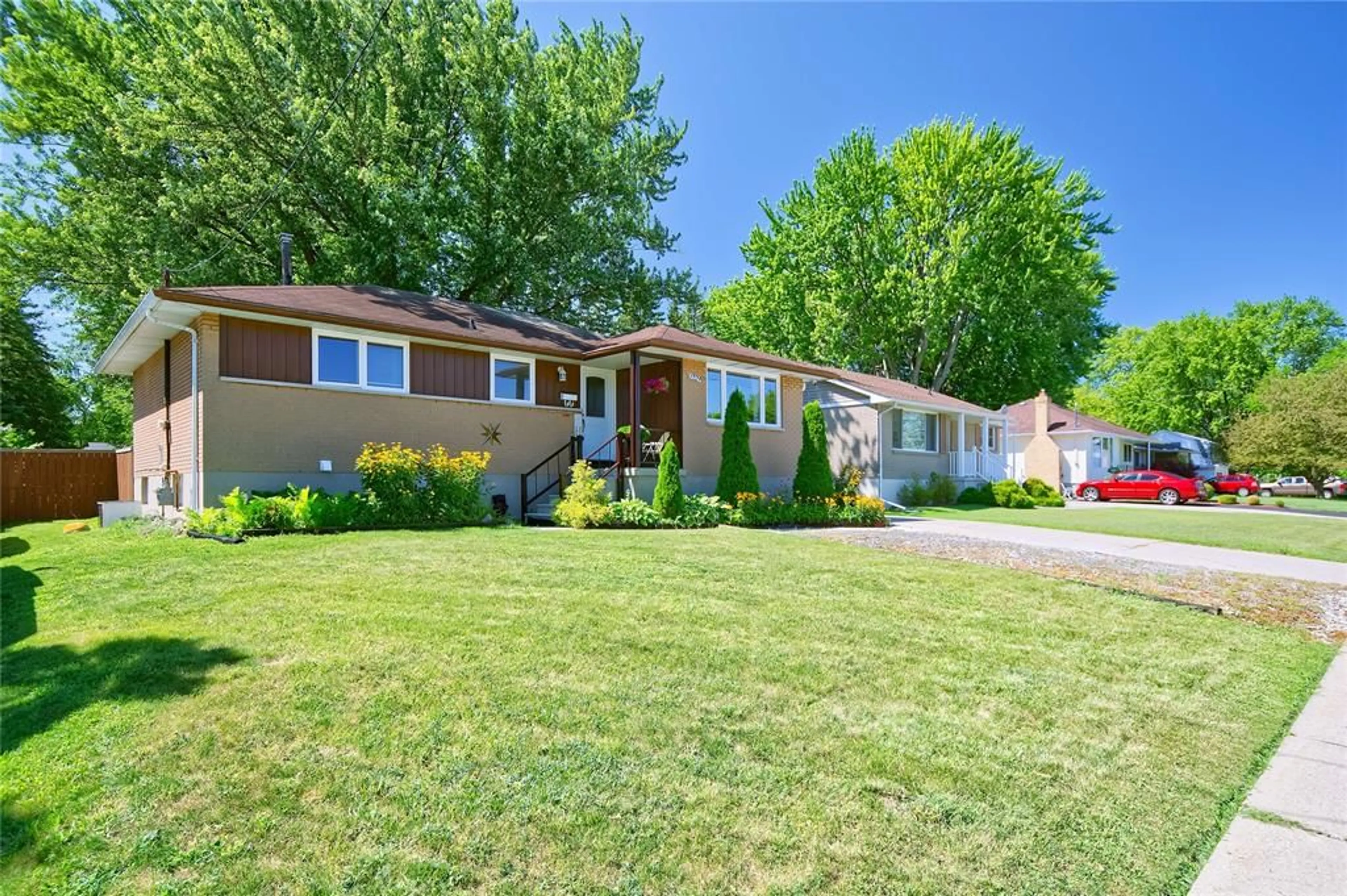 Home with vinyl exterior material, street for 1229 EXMOUTH St, Sarnia Ontario N7S 1W8