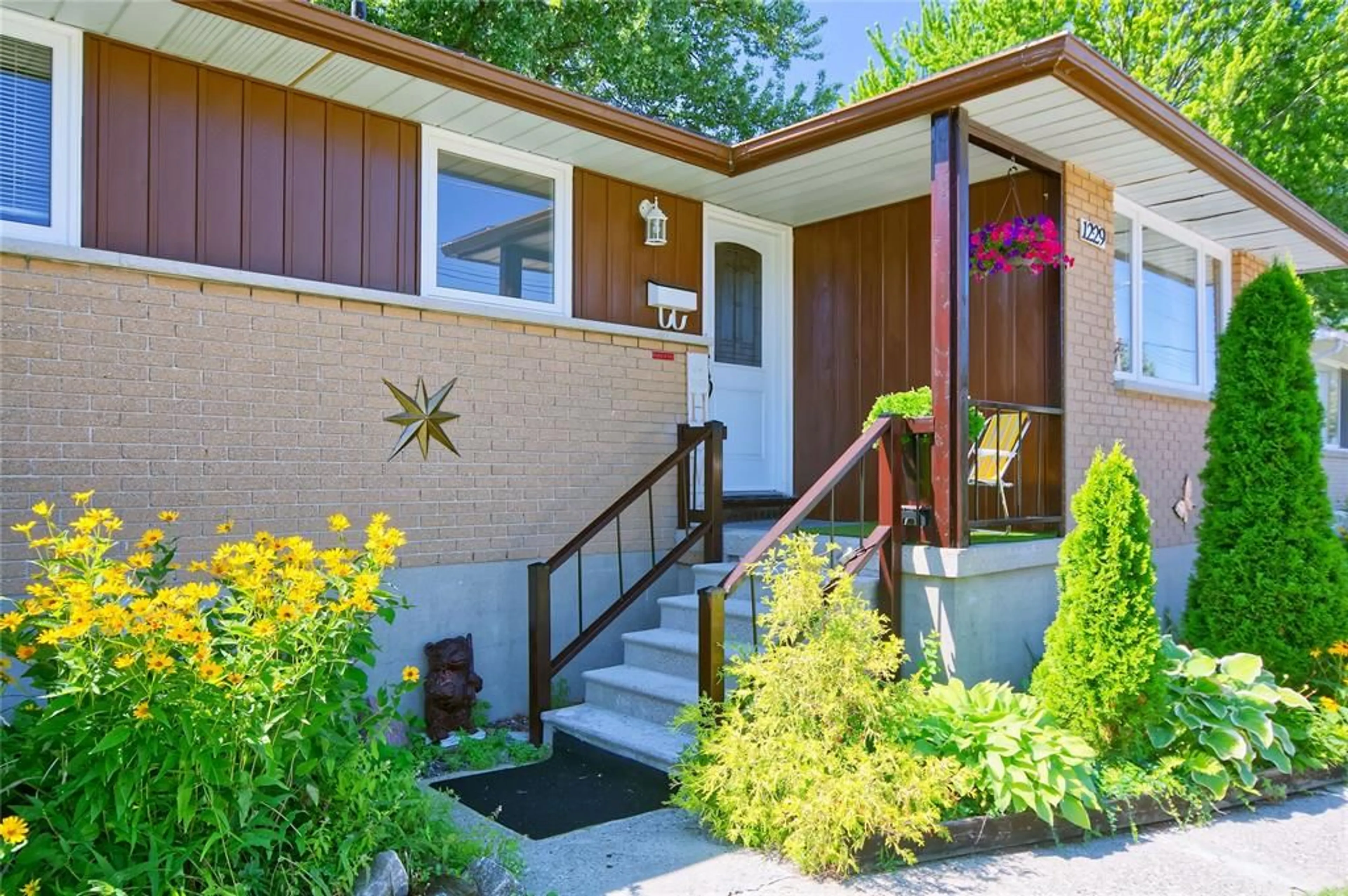 Home with brick exterior material, street for 1229 EXMOUTH St, Sarnia Ontario N7S 1W8