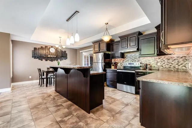 211 Dieppe Cres, Kingsville 2