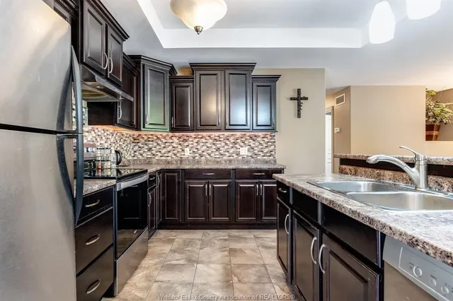 211 Dieppe Cres, Kingsville 5