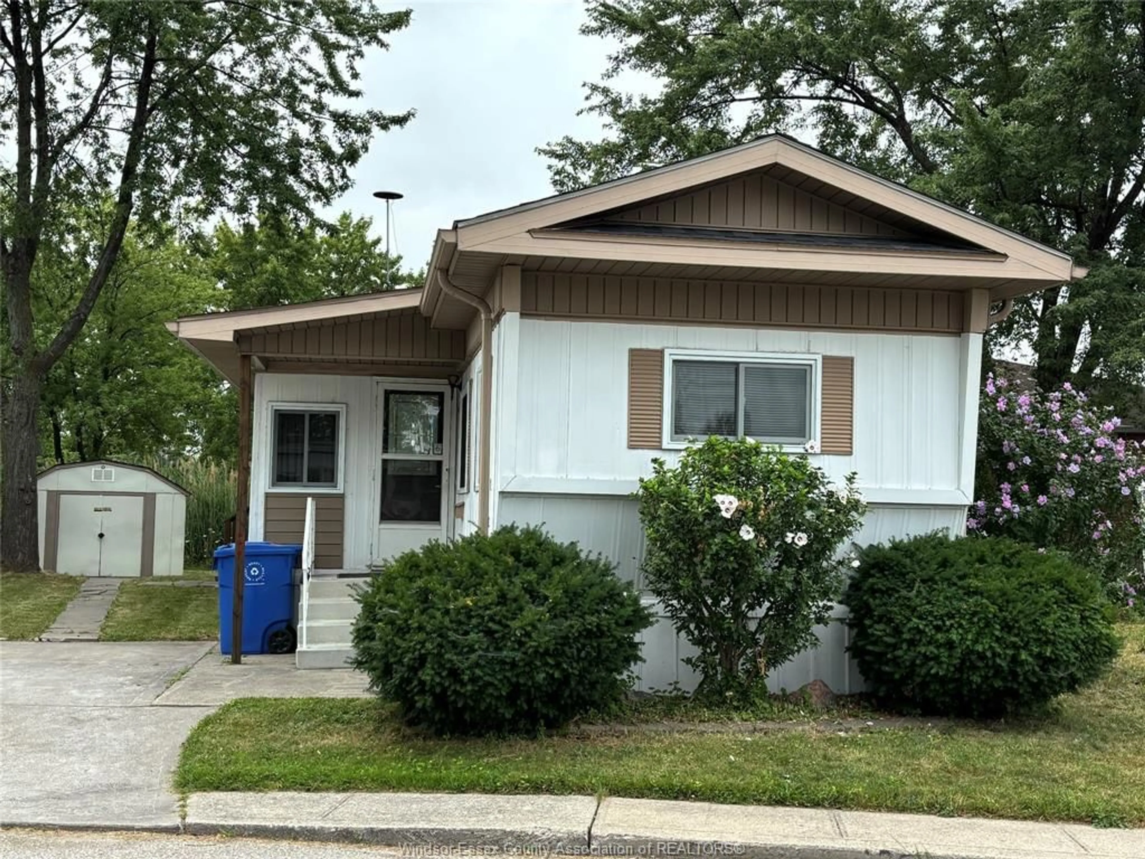 Home with vinyl exterior material, street for 15 WILDER, Lakeshore Ontario N8N 2T1