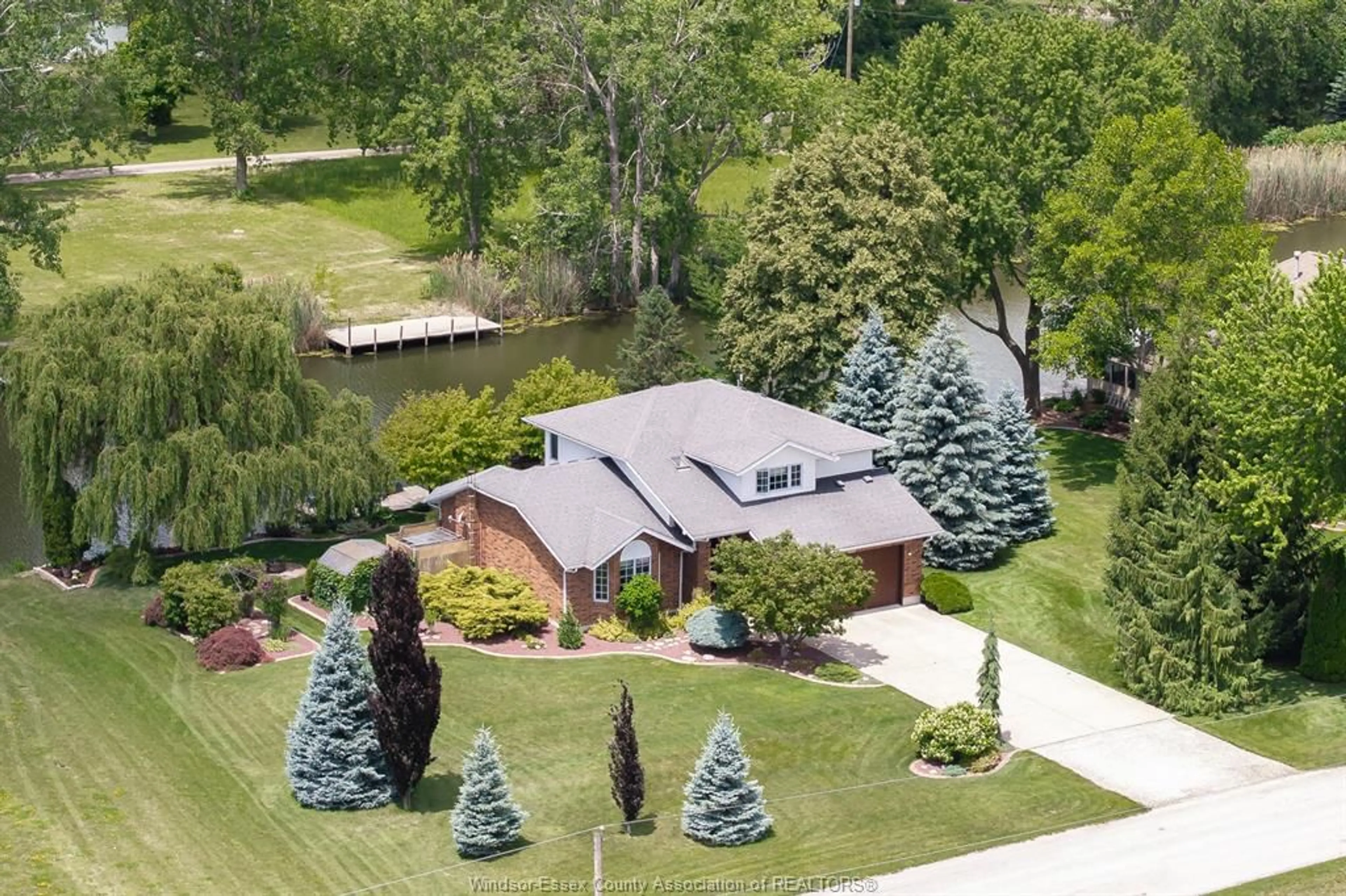 A pic from outside/outdoor area/front of a property/back of a property/a pic from drone, unknown for 605 MARKHAM Dr, Lighthouse Cove Ontario N0P 2L0