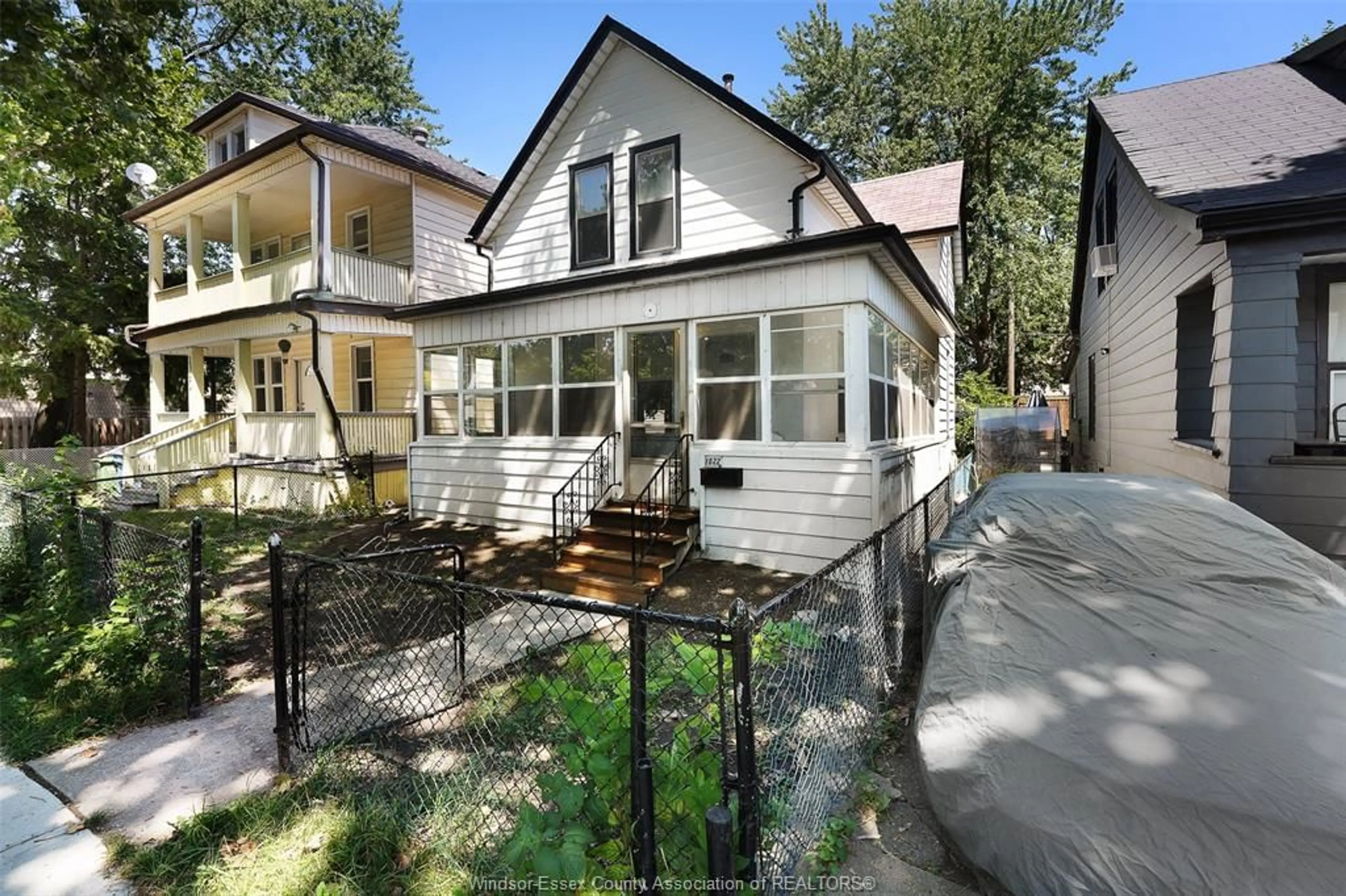 Home with vinyl exterior material, street for 1022 HICKORY Rd, Windsor Ontario N8Y 3S1