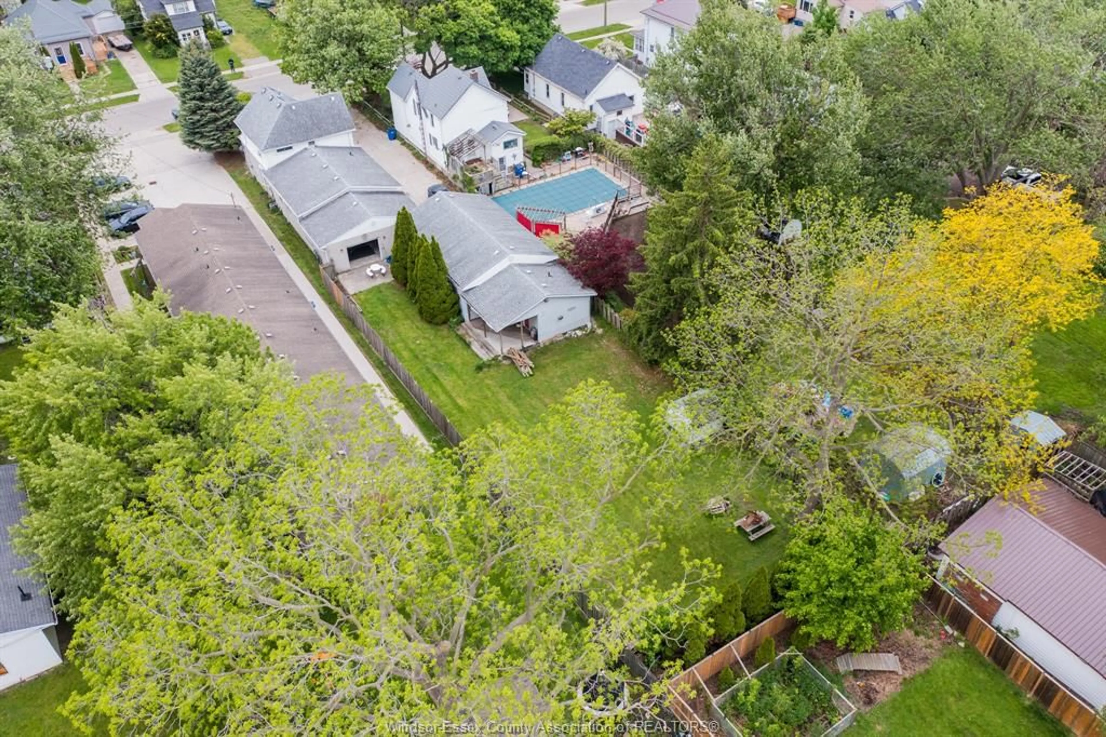 A pic from outside/outdoor area/front of a property/back of a property/a pic from drone, street for 219 INSHES, Chatham Ontario N7M 2Z5