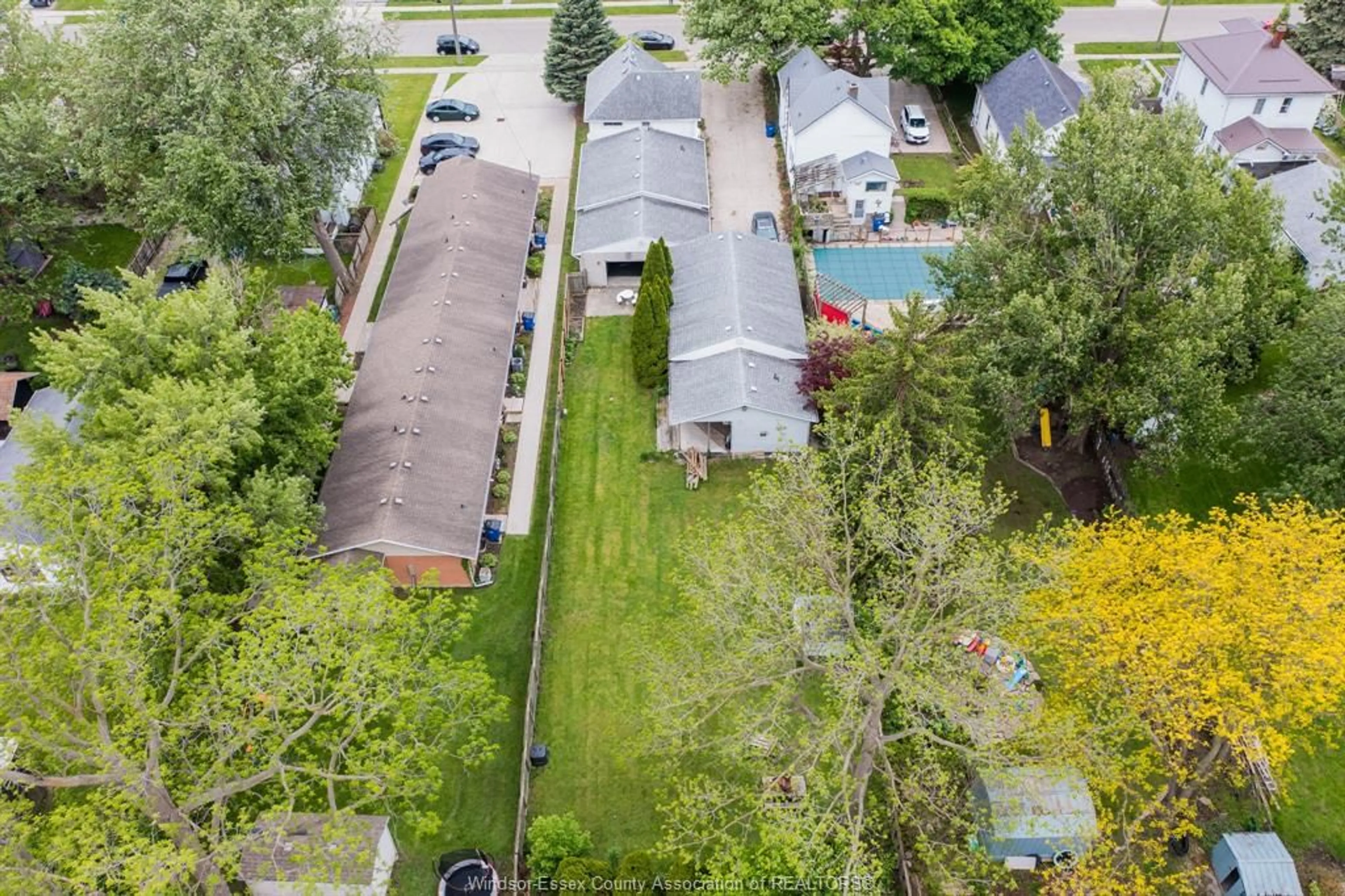 A pic from outside/outdoor area/front of a property/back of a property/a pic from drone, street for 219 INSHES, Chatham Ontario N7M 2Z5