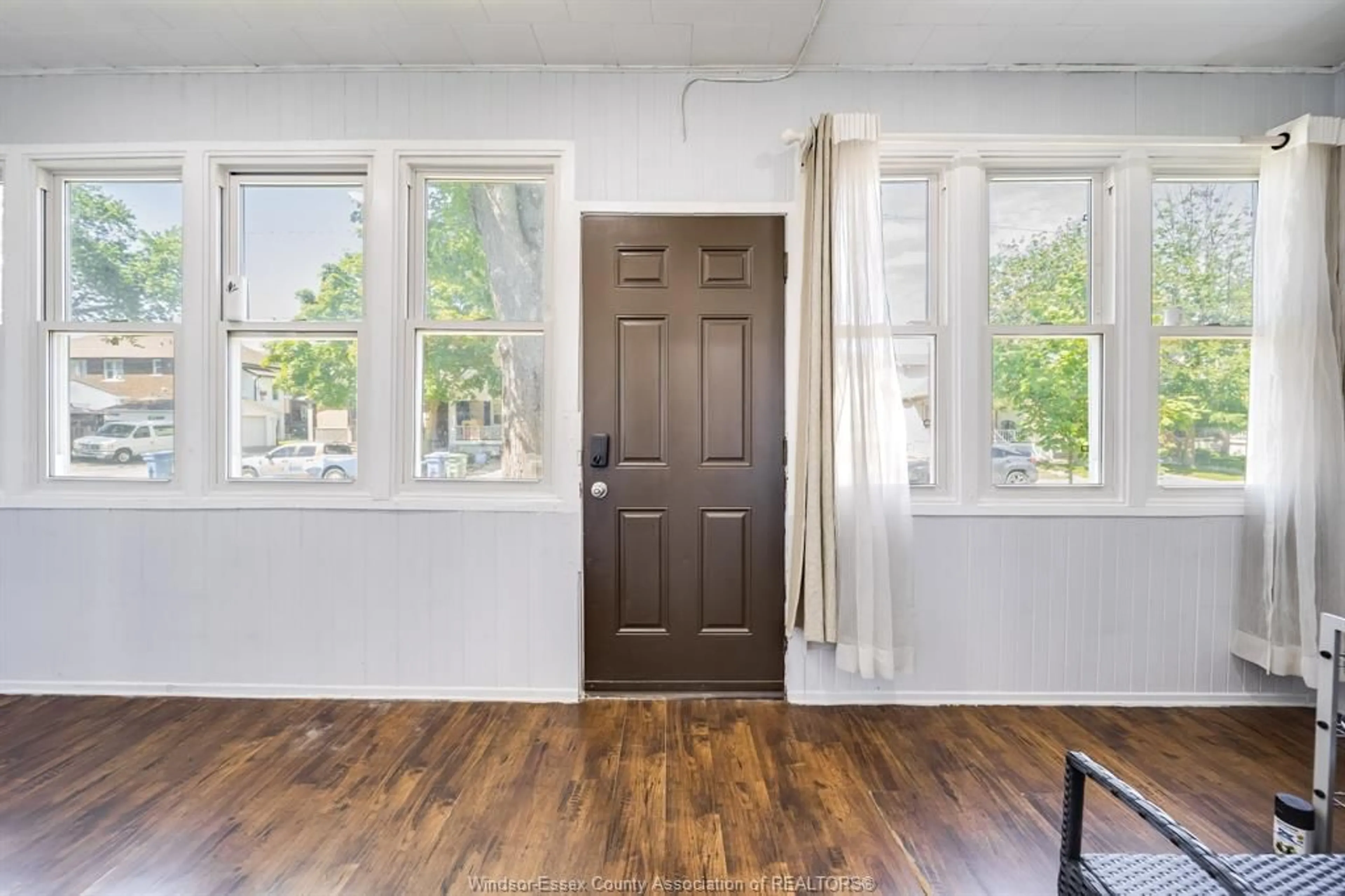 Indoor entryway for 1170 PIERRE Ave, Windsor Ontario N9A 2L4