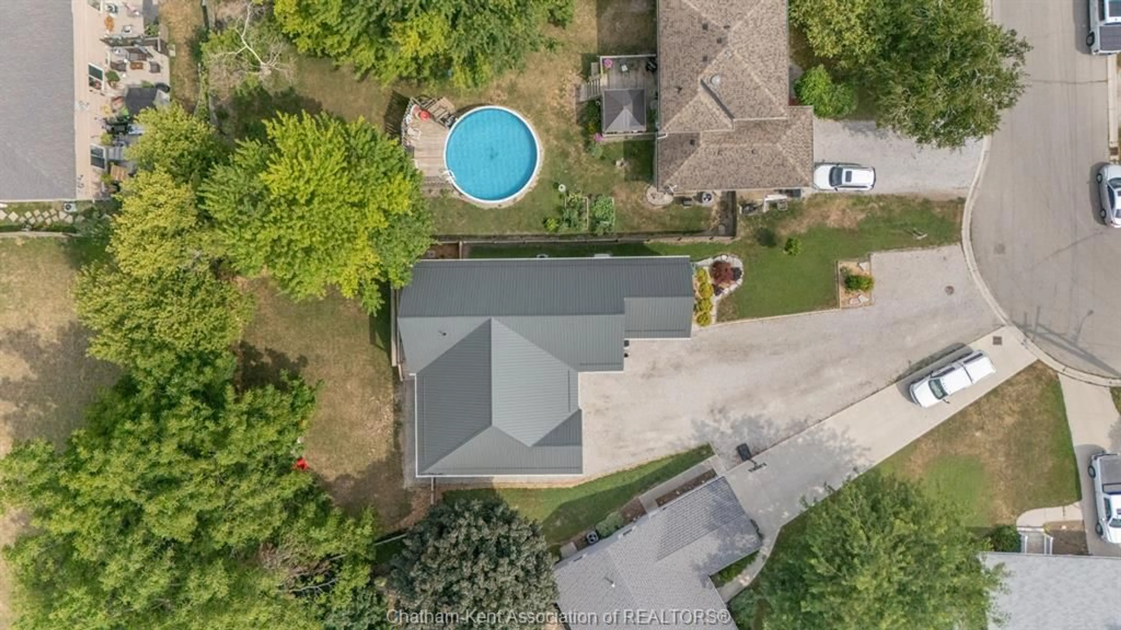 A pic from outside/outdoor area/front of a property/back of a property/a pic from drone, street for 31 Hidden Valley Dr, Blenheim Ontario N0P 1A0