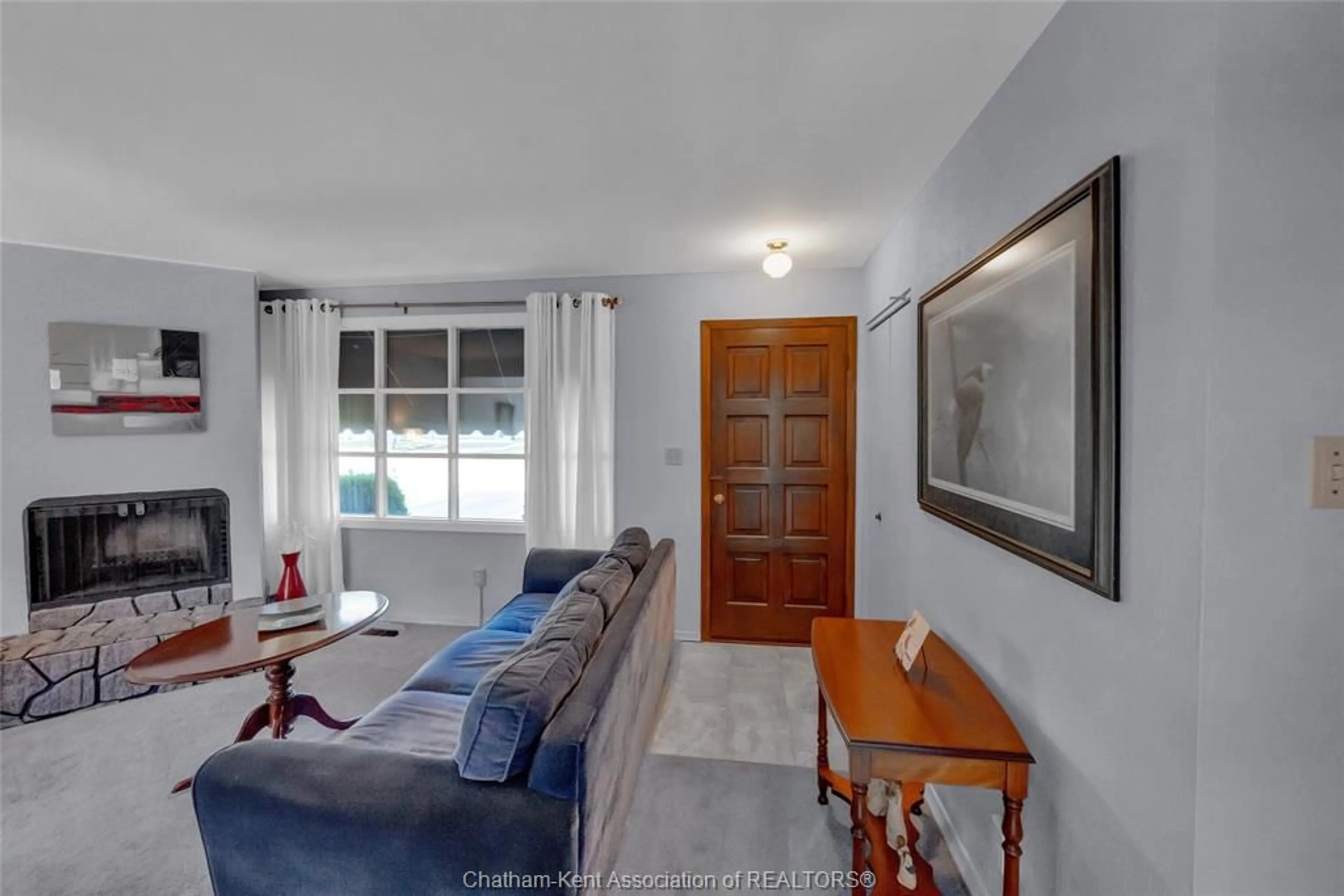 Living room with furniture, unknown for 85 Pheasant Dr, Chatham Ontario N7L 1H3