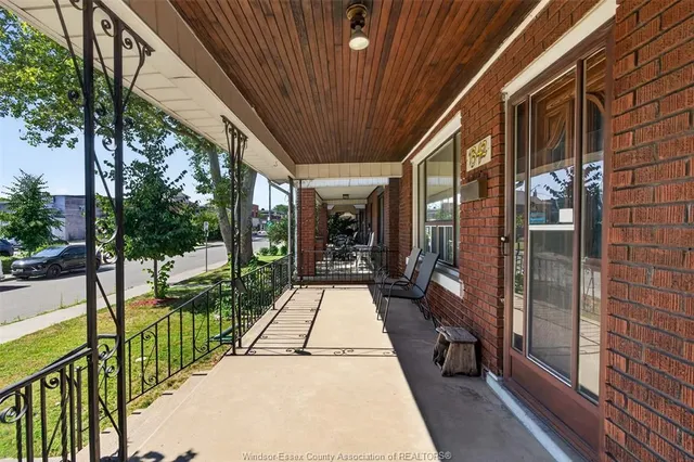 1342 Hall Ave, Windsor 4