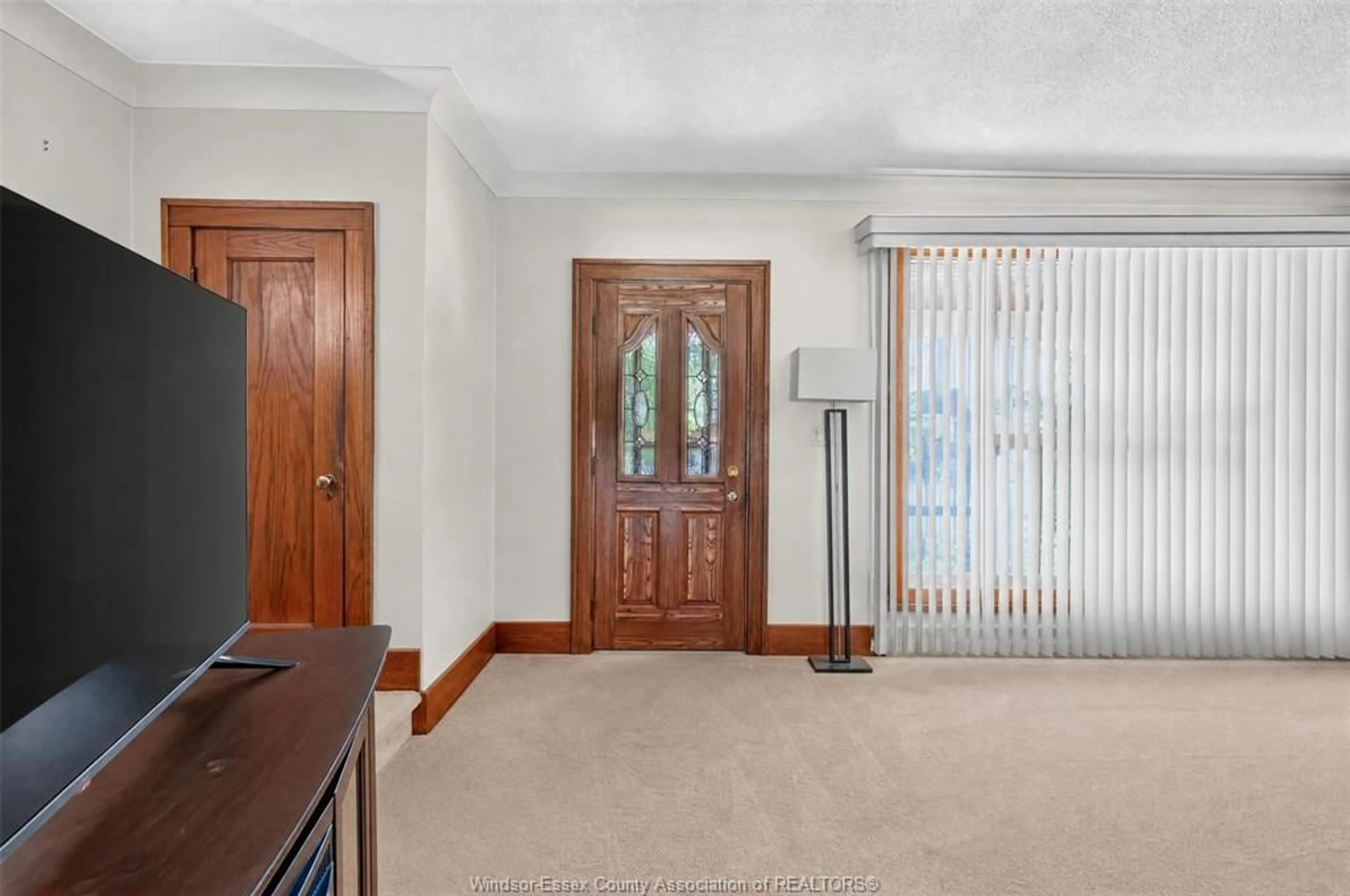 Indoor foyer for 1342 Hall Ave, Windsor Ontario N8X 4R3