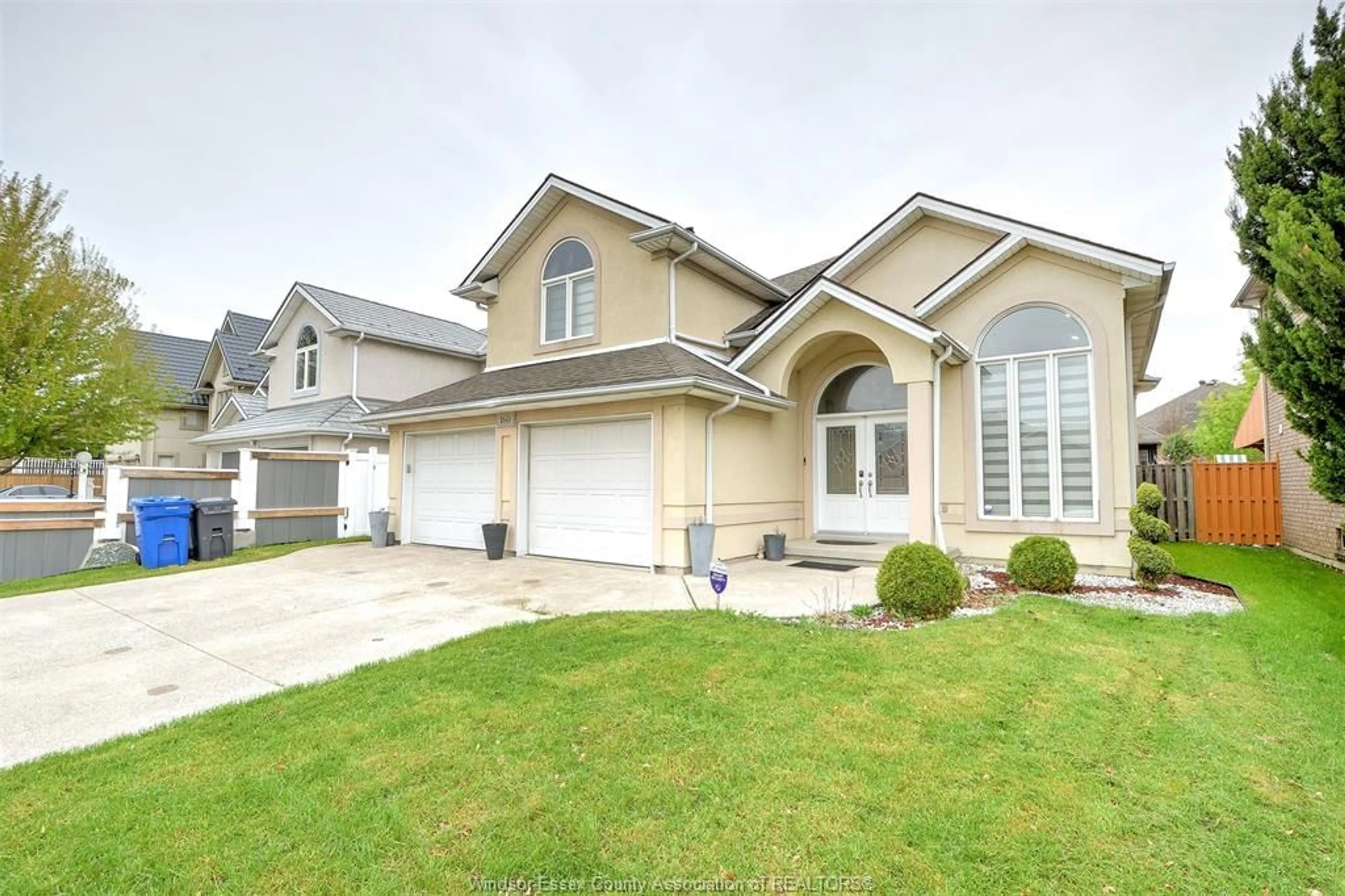 Home with vinyl exterior material, street for 160 BRANTON Cres, Tecumseh Ontario N9K 1E6