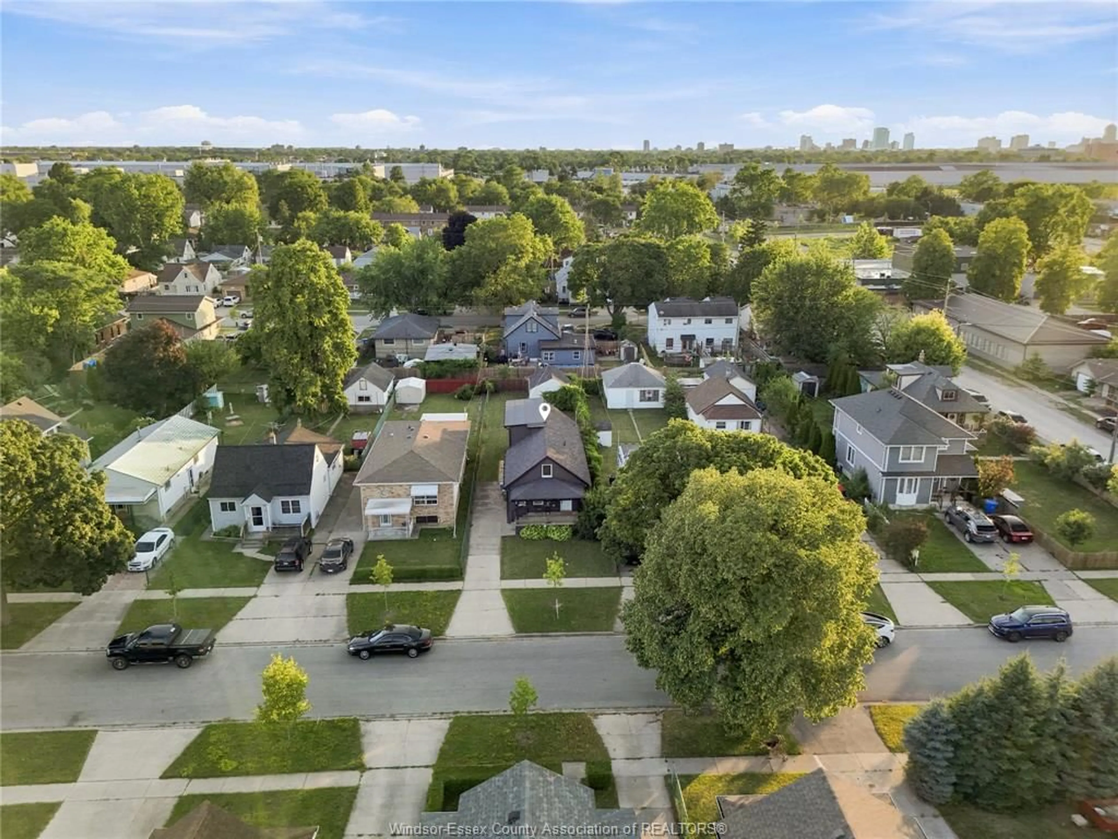 A pic from outside/outdoor area/front of a property/back of a property/a pic from drone, street for 1223 AUBIN, Windsor Ontario N8Y 4E4