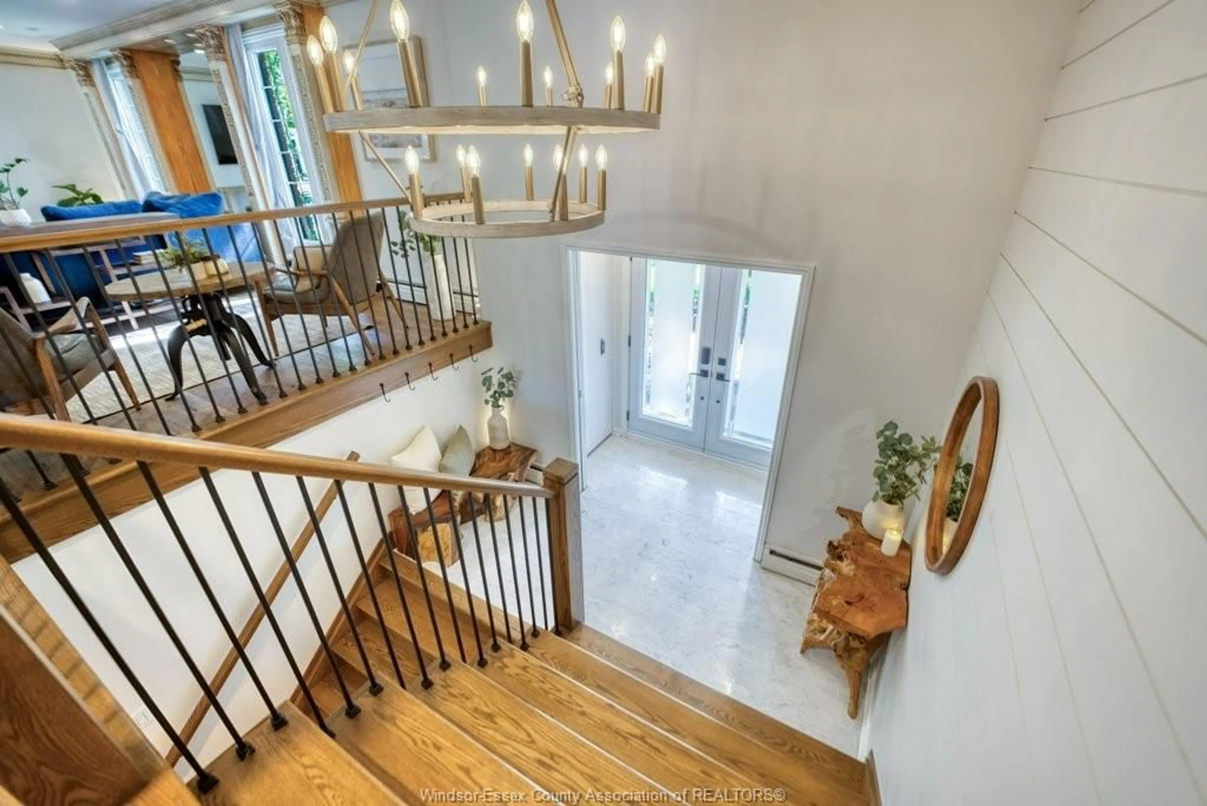 Indoor foyer for 3600 HUNTINGTON Ave, Windsor Ontario N9E 3N3
