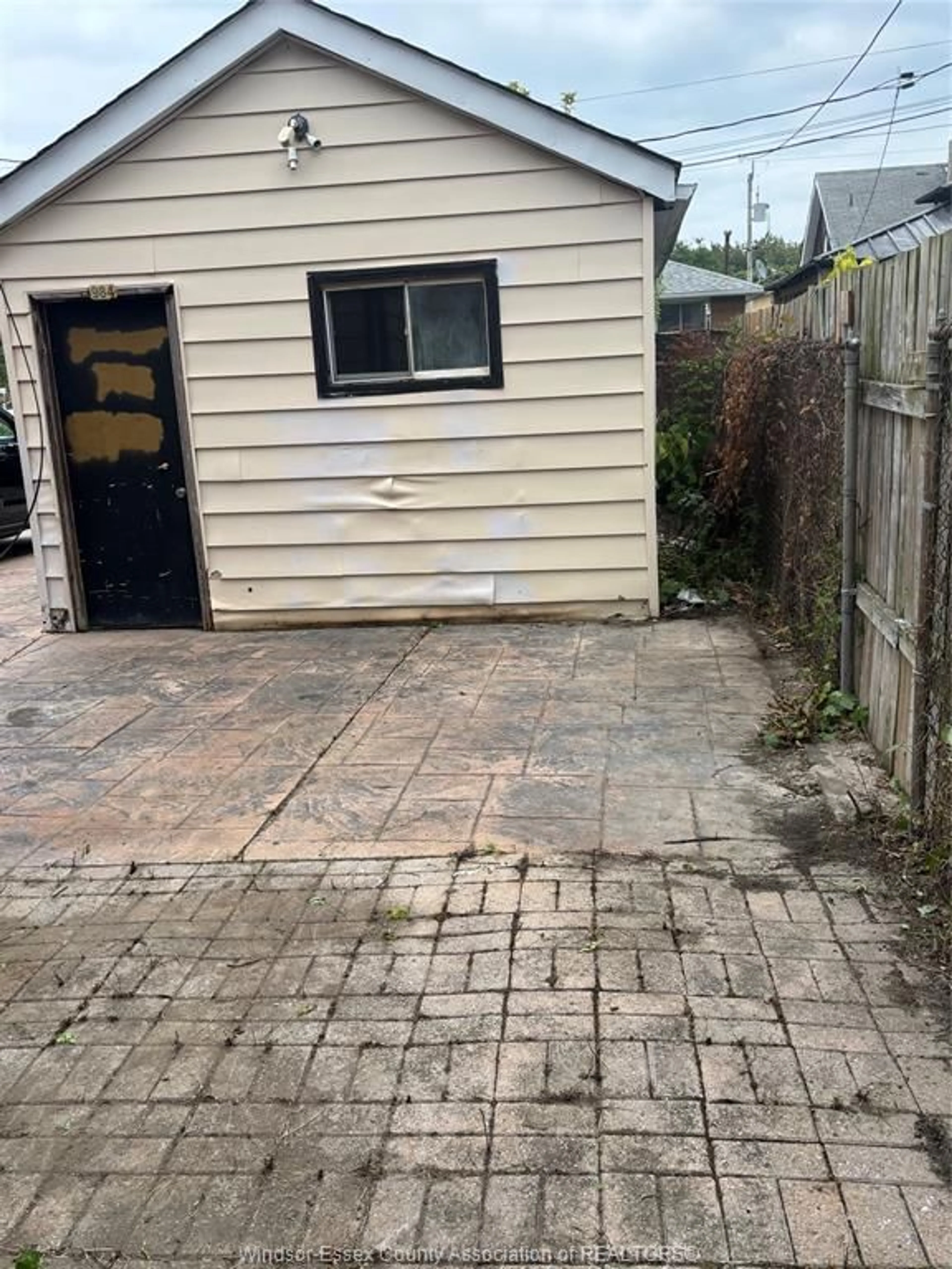 Patio, street for 984 ELLROSE, Windsor Ontario N8Y 3W9