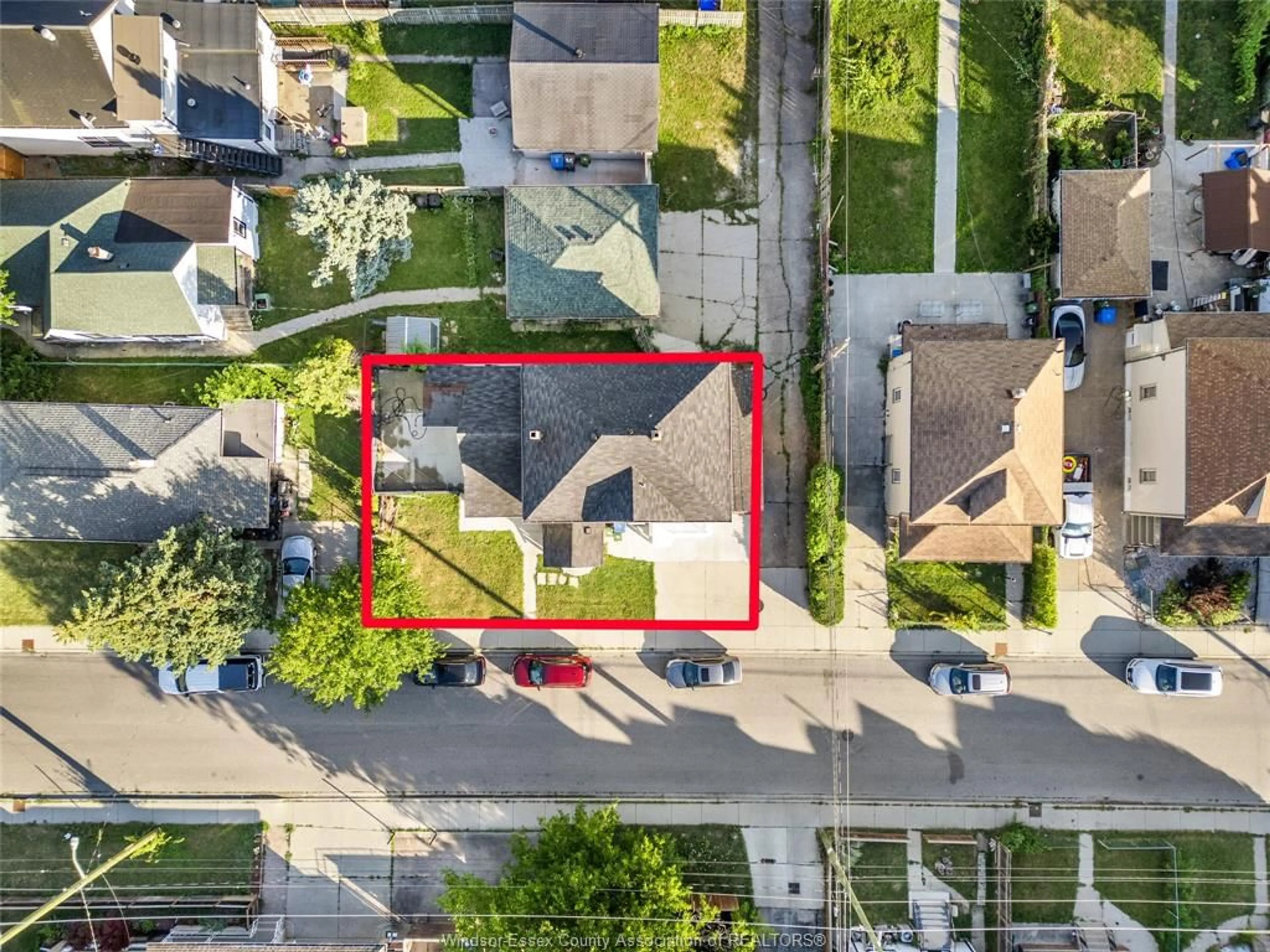 A pic from outside/outdoor area/front of a property/back of a property/a pic from drone, street for 869 CATARAQUI, Windsor Ontario N9A 3P5