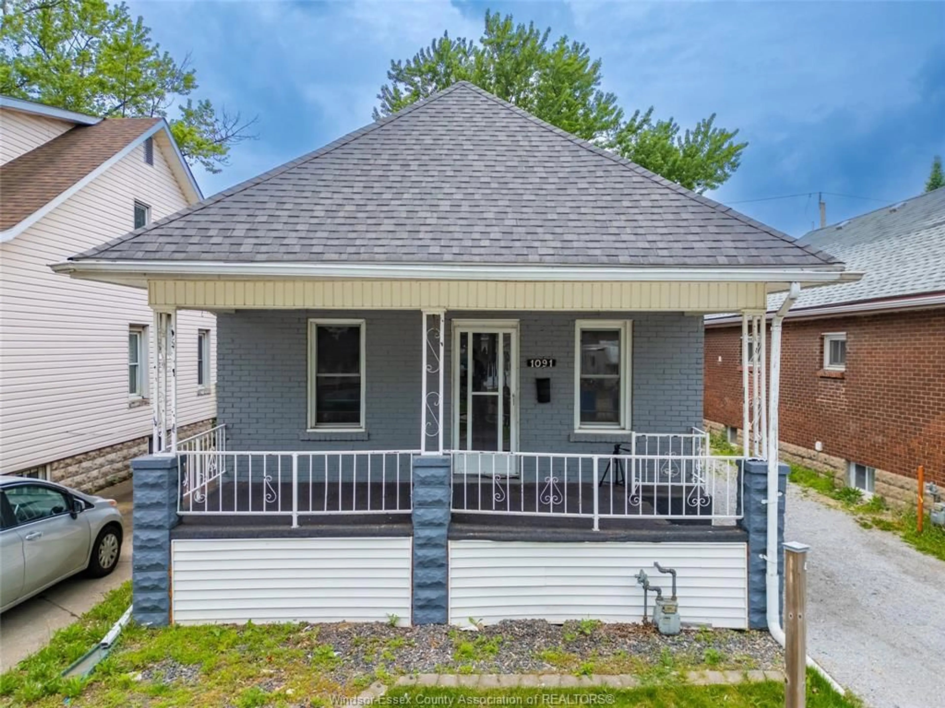 Home with vinyl exterior material, street for 1091 LENA, Windsor Ontario N9C 3K3