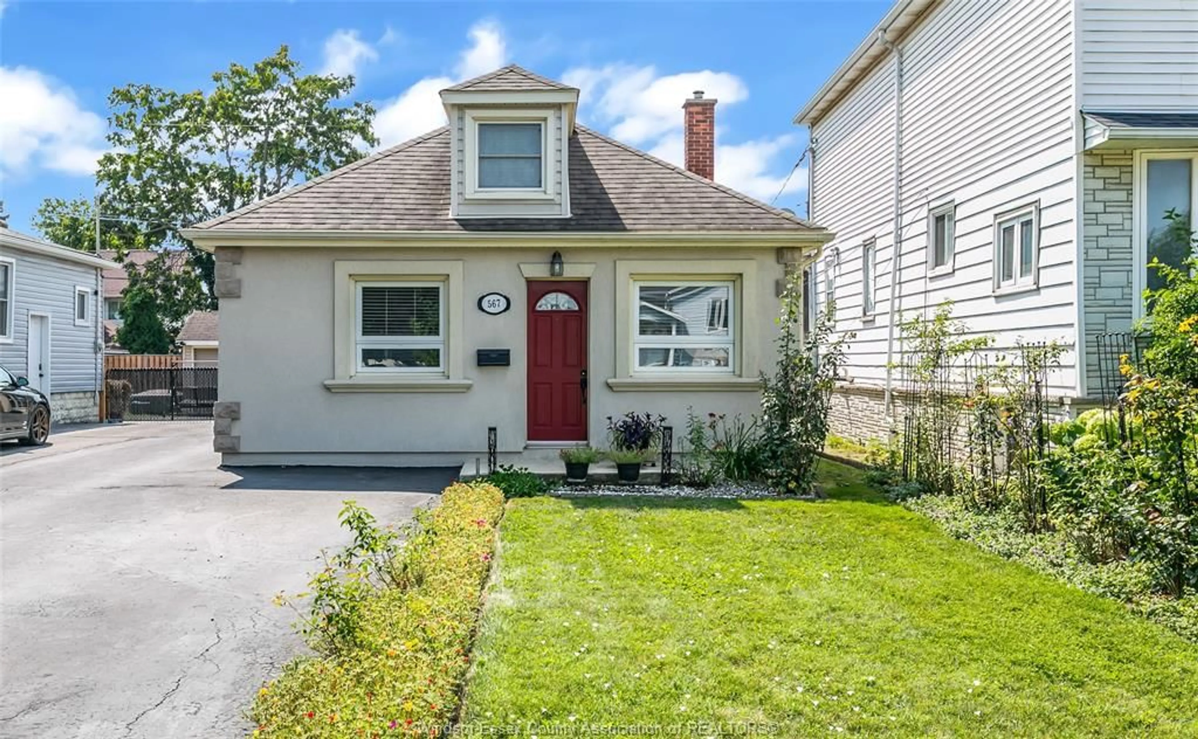 Home with vinyl exterior material, street for 567 STANLEY, Windsor Ontario N8X 3A9